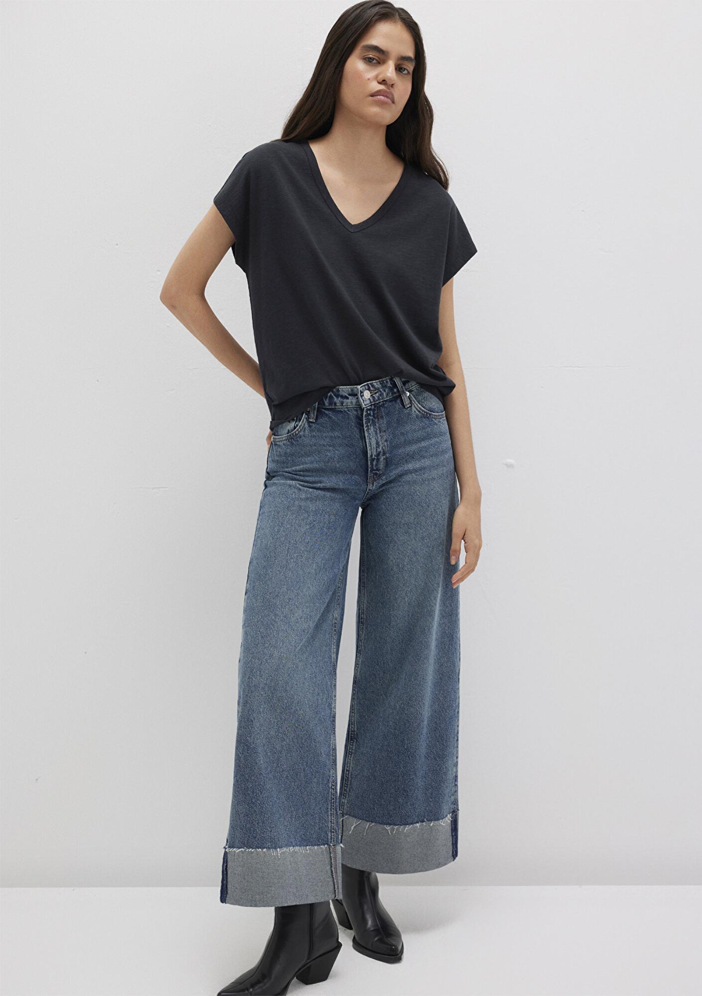 Mavi V Yaka Siyah Basic Tişört Regular Fit / Normal Kesim 1612380-900