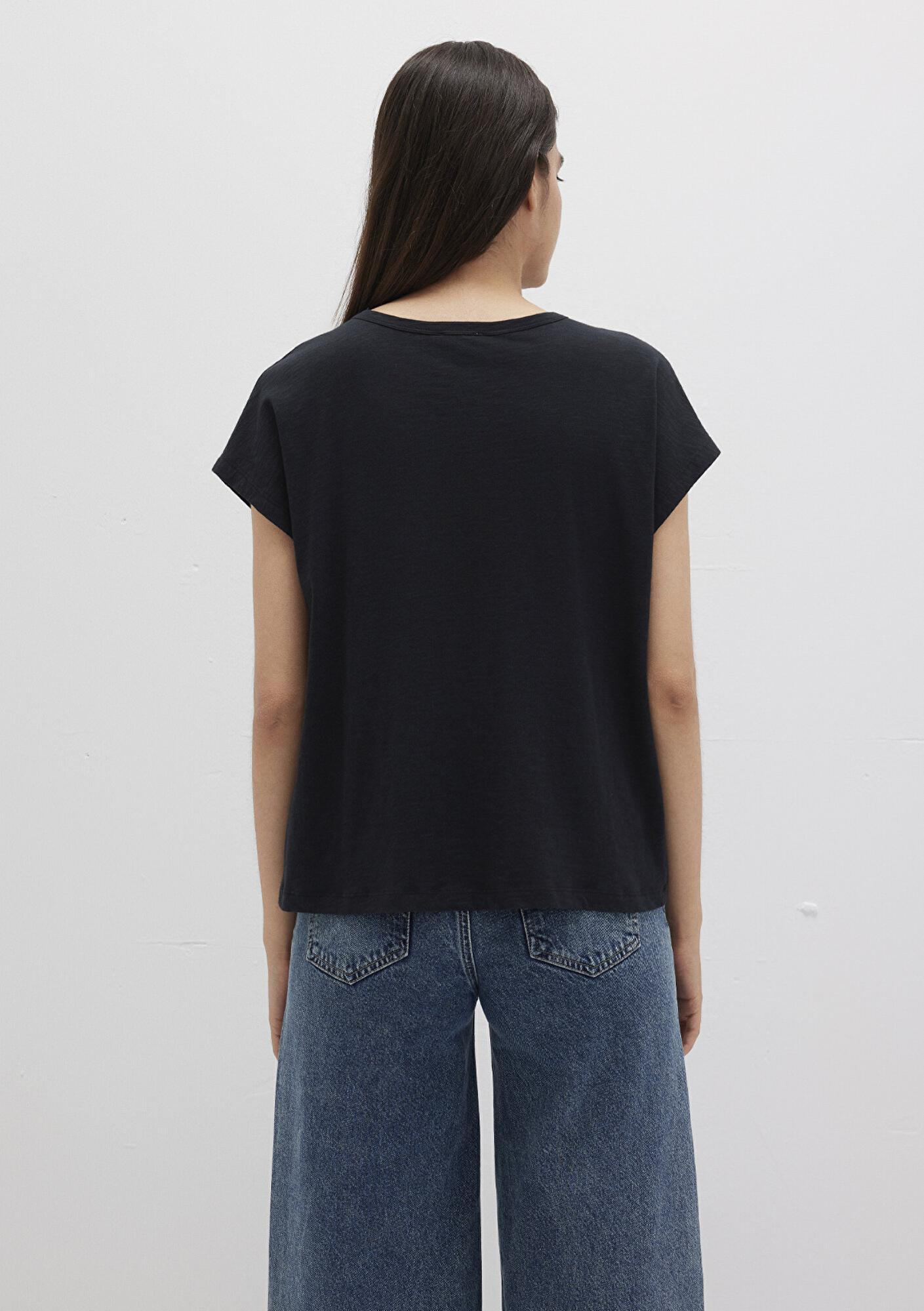 Mavi V Yaka Siyah Basic Tişört Regular Fit / Normal Kesim 1612380-900