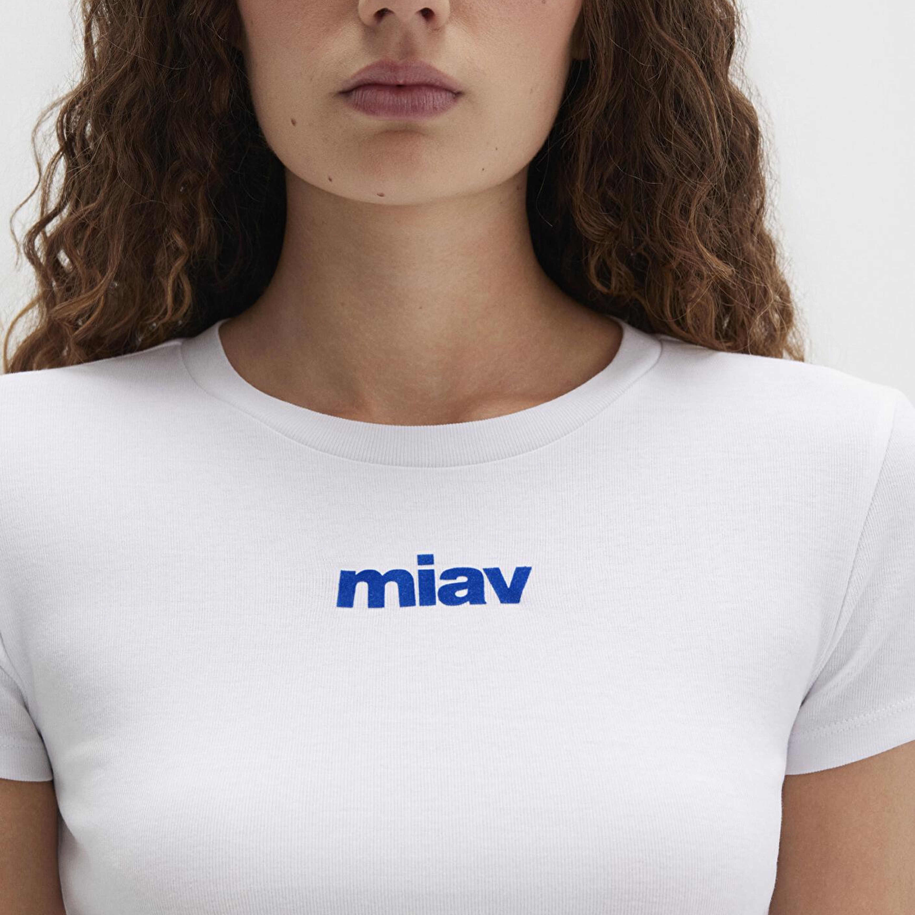Mavi Miav Baskılı Beyaz Crop Tişört Crop / Kısa Kesim 1612453-620