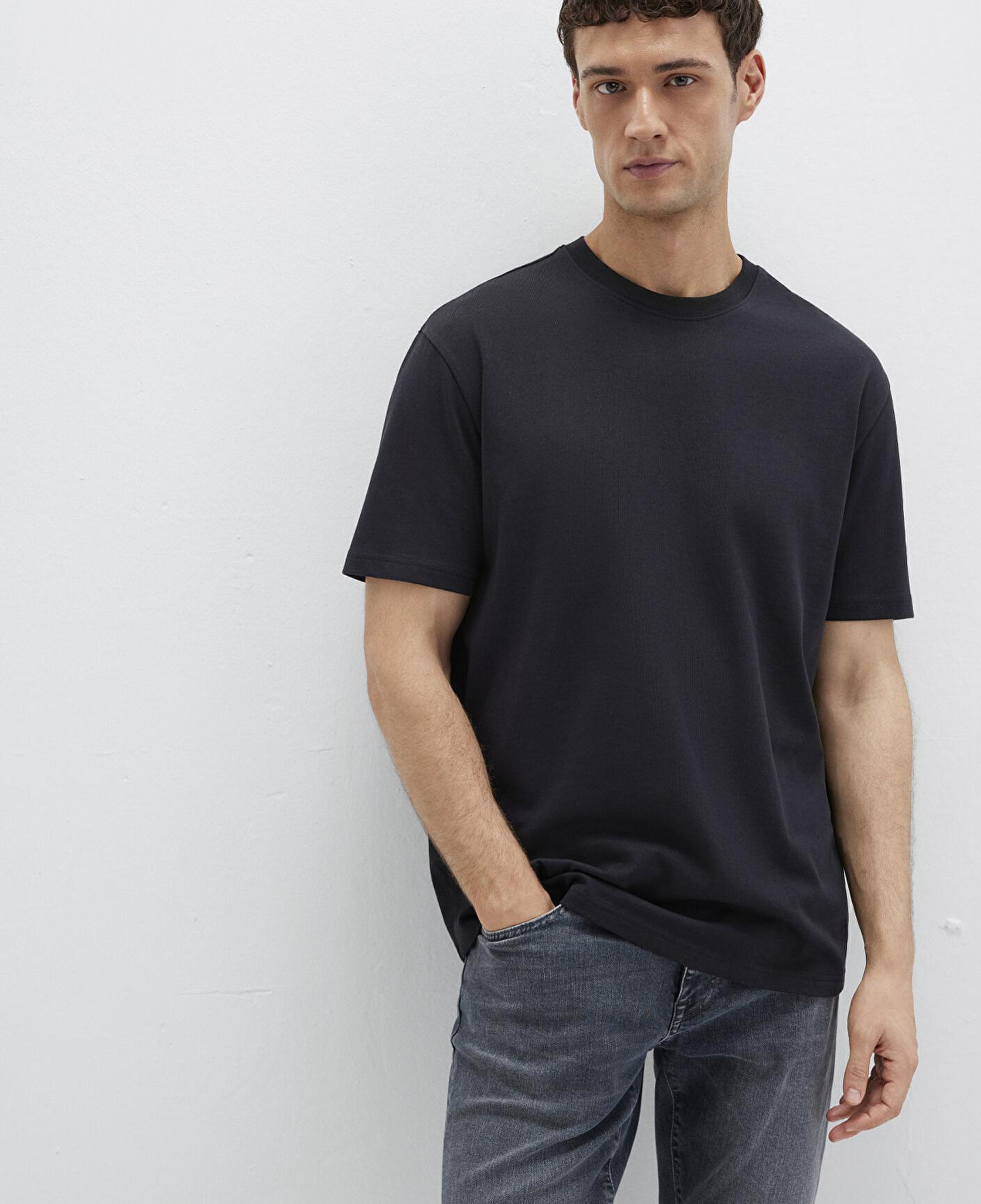 Mavi Bisiklet Yaka Siyah Basic Tişört Loose Fit / Bol Rahat Kesim 0611596-900