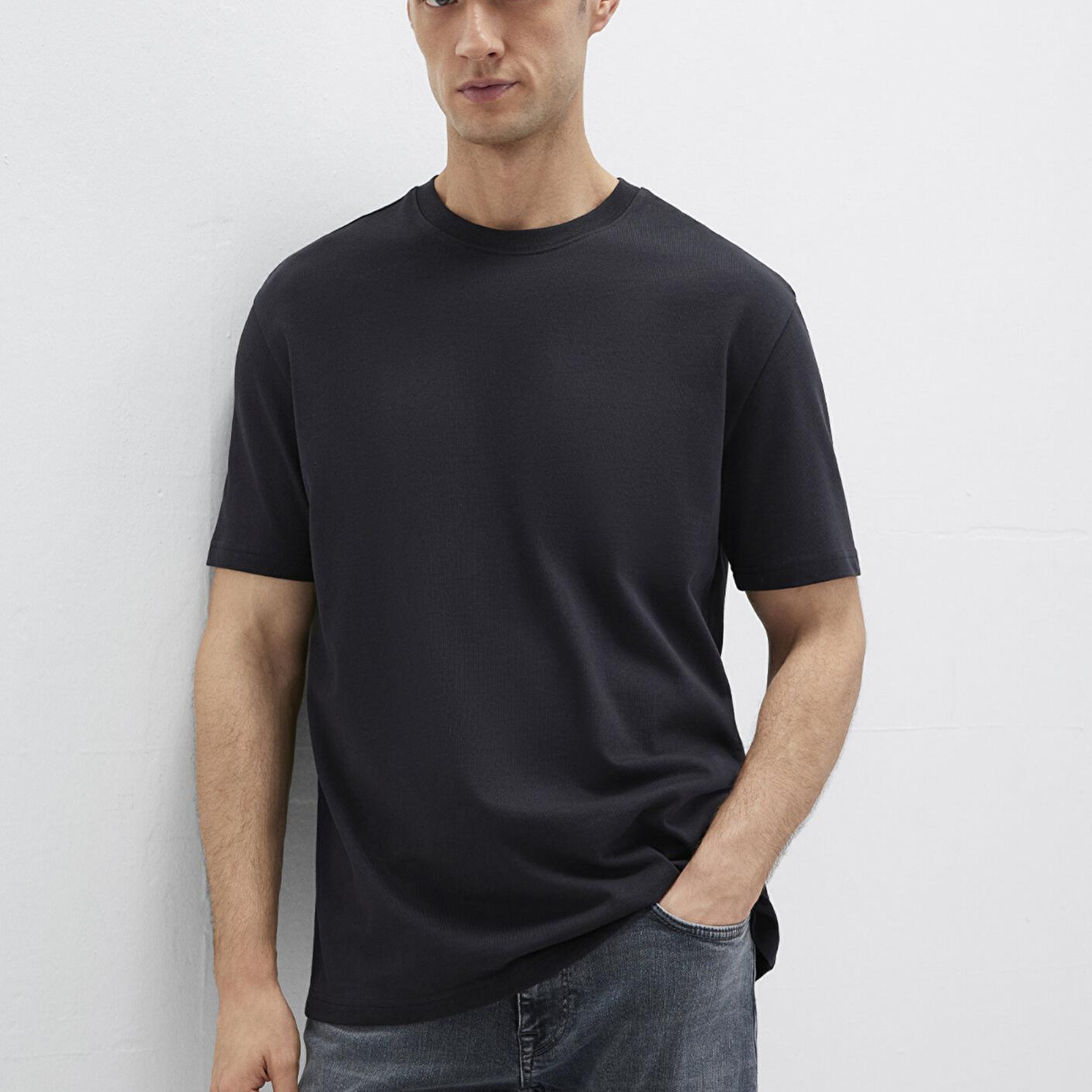 Mavi Bisiklet Yaka Siyah Basic Tişört Loose Fit / Bol Rahat Kesim 0611596-900