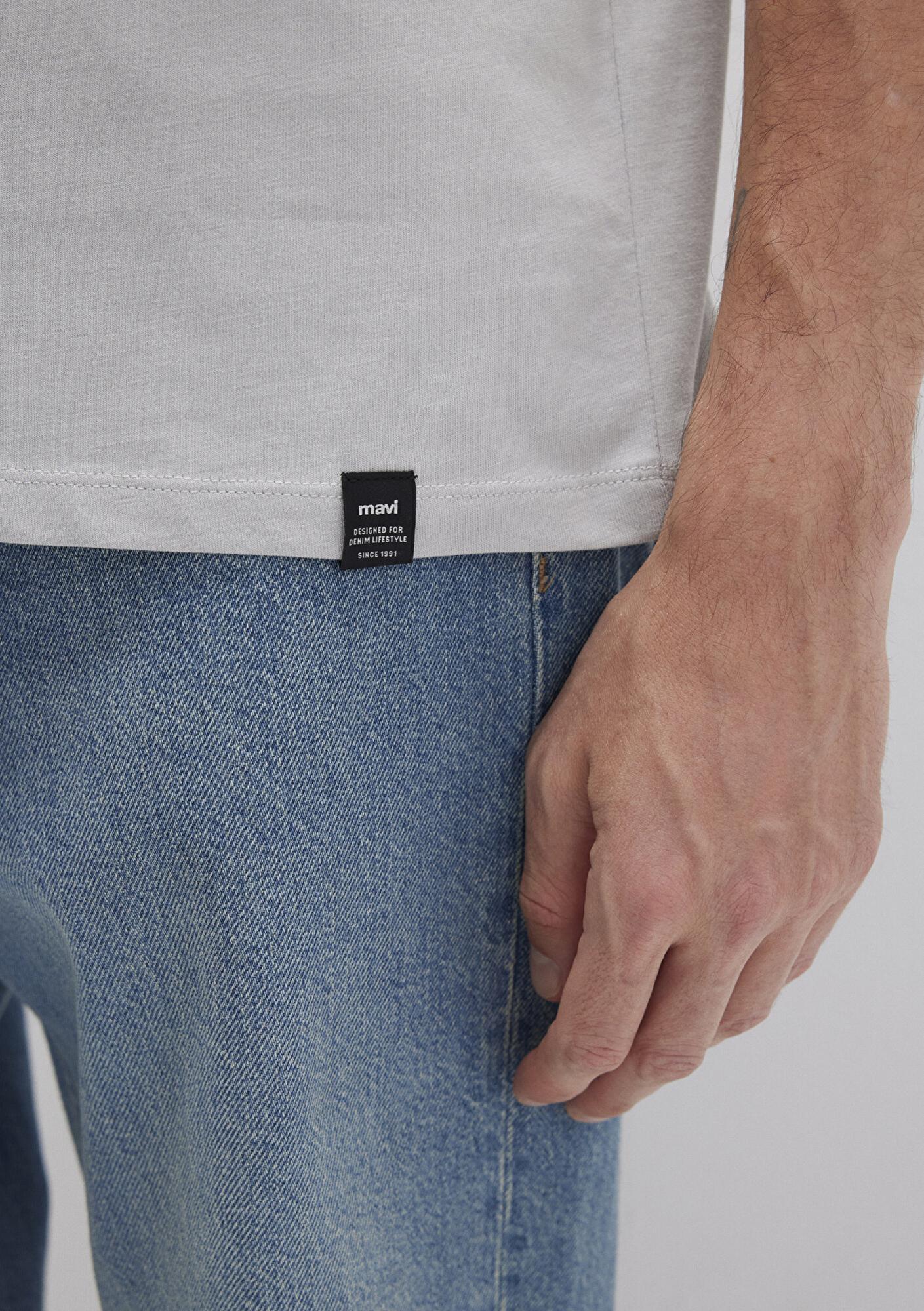 Mavi Etiket Detaylı Gri Basic Tişört Loose Fit / Bol Rahat Kesim 0611824-70075