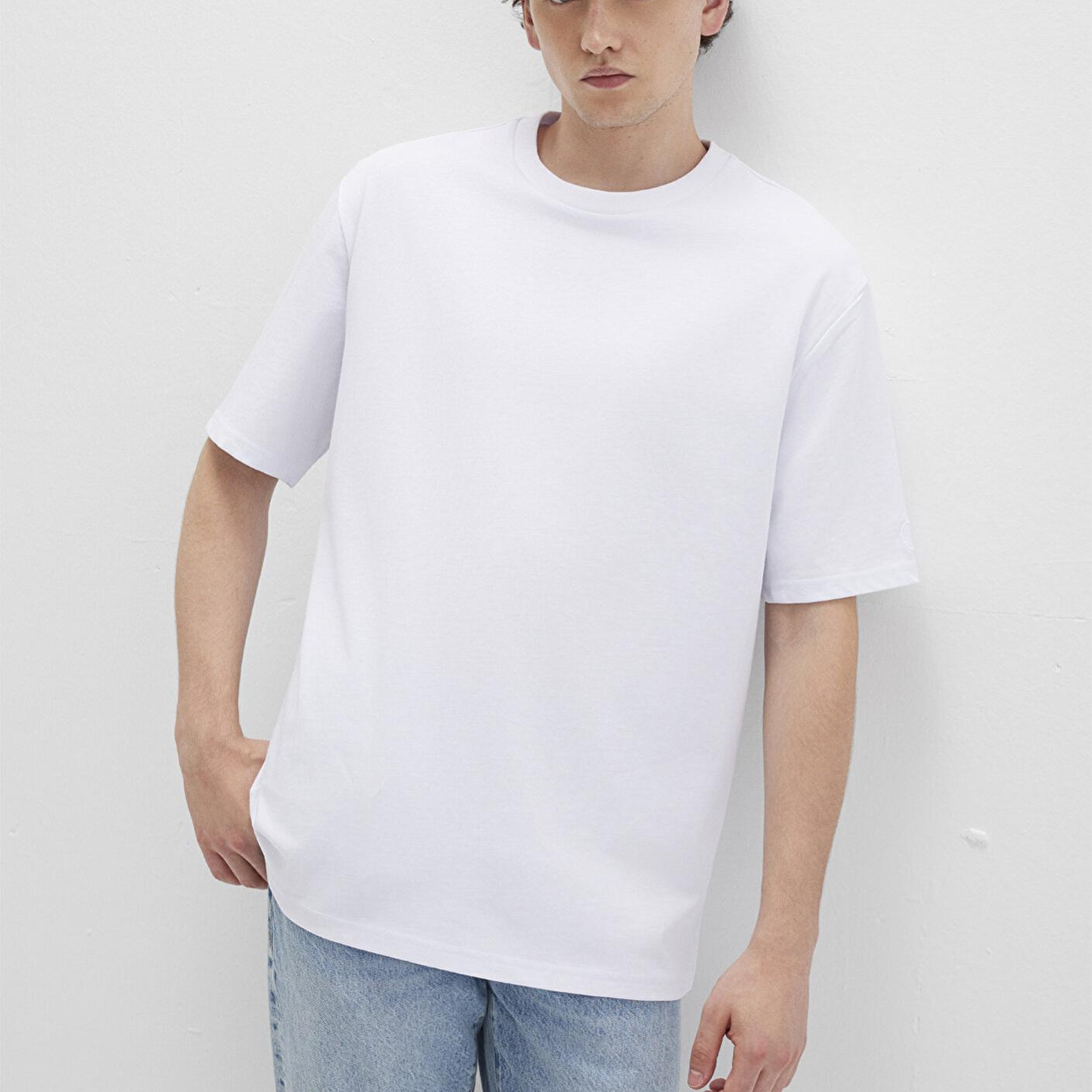 Mavi Logo Kol Detaylı Beyaz Basic Tişört Loose Fit / Bol Rahat Kesim 0611924-620