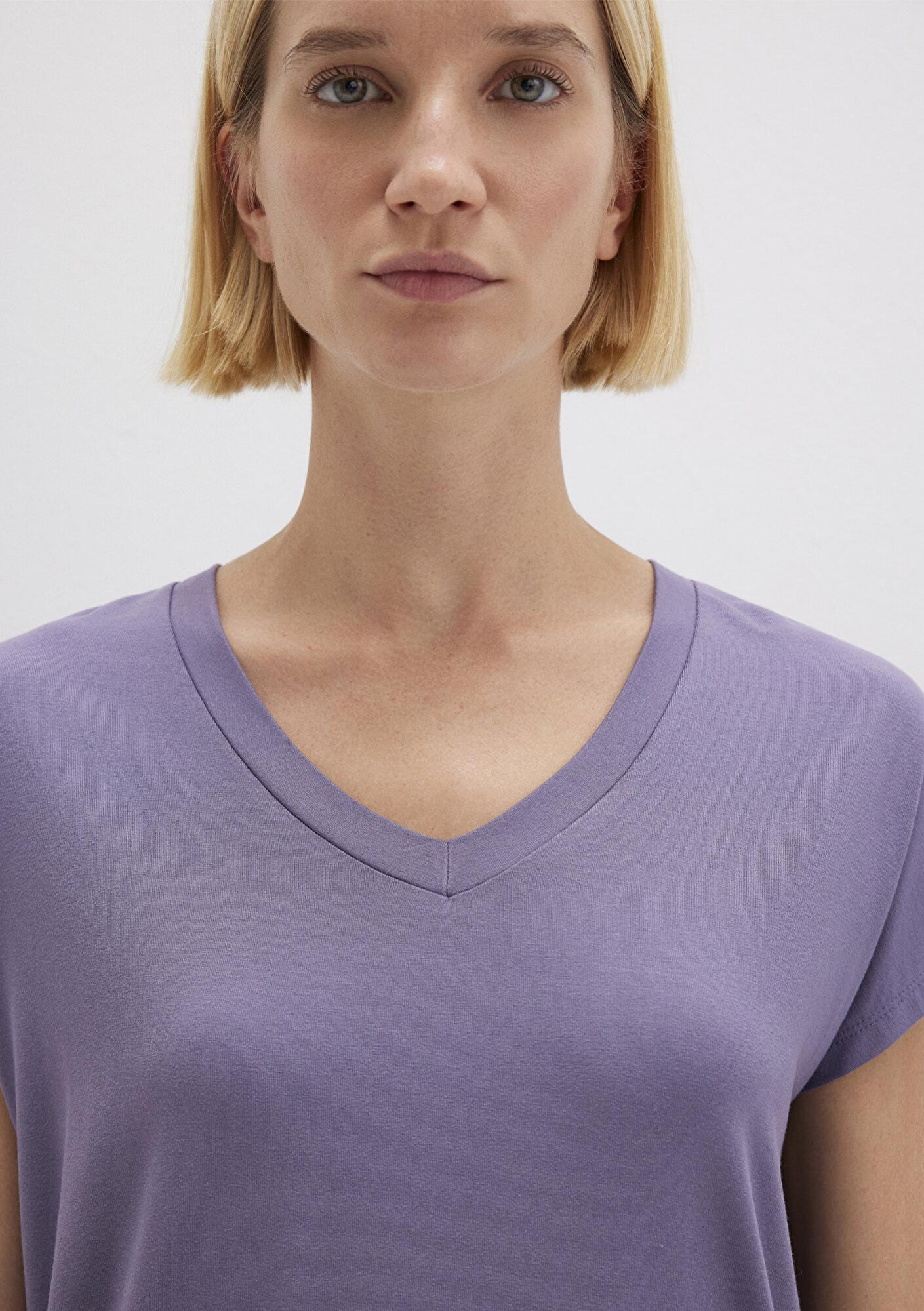 Mavi V Yaka Mor Basic Viskoz Tişört Regular Fit / Normal Kesim 167714-70608