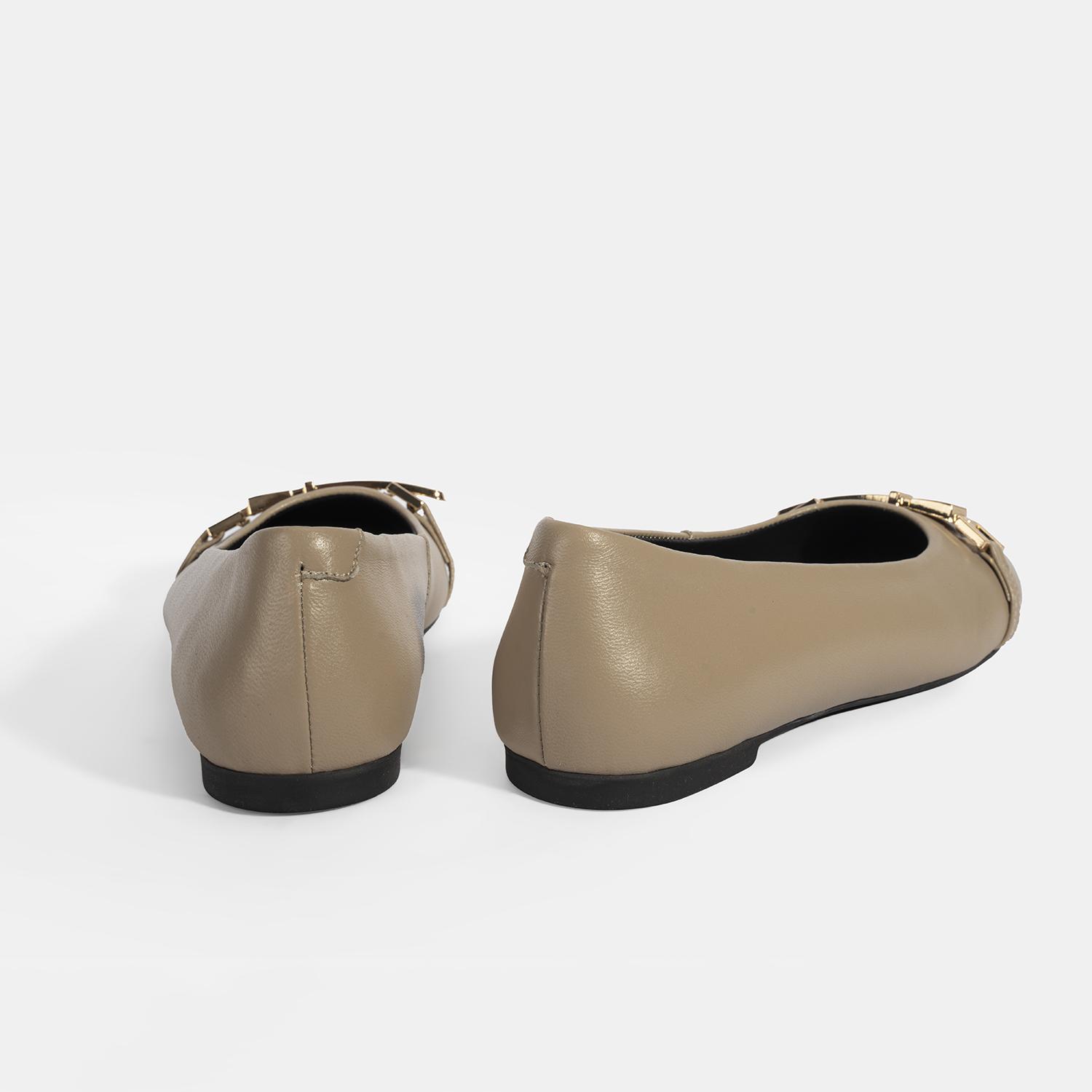 Kadın Kahve Metal Toka Aksesuarlı Deri Babet