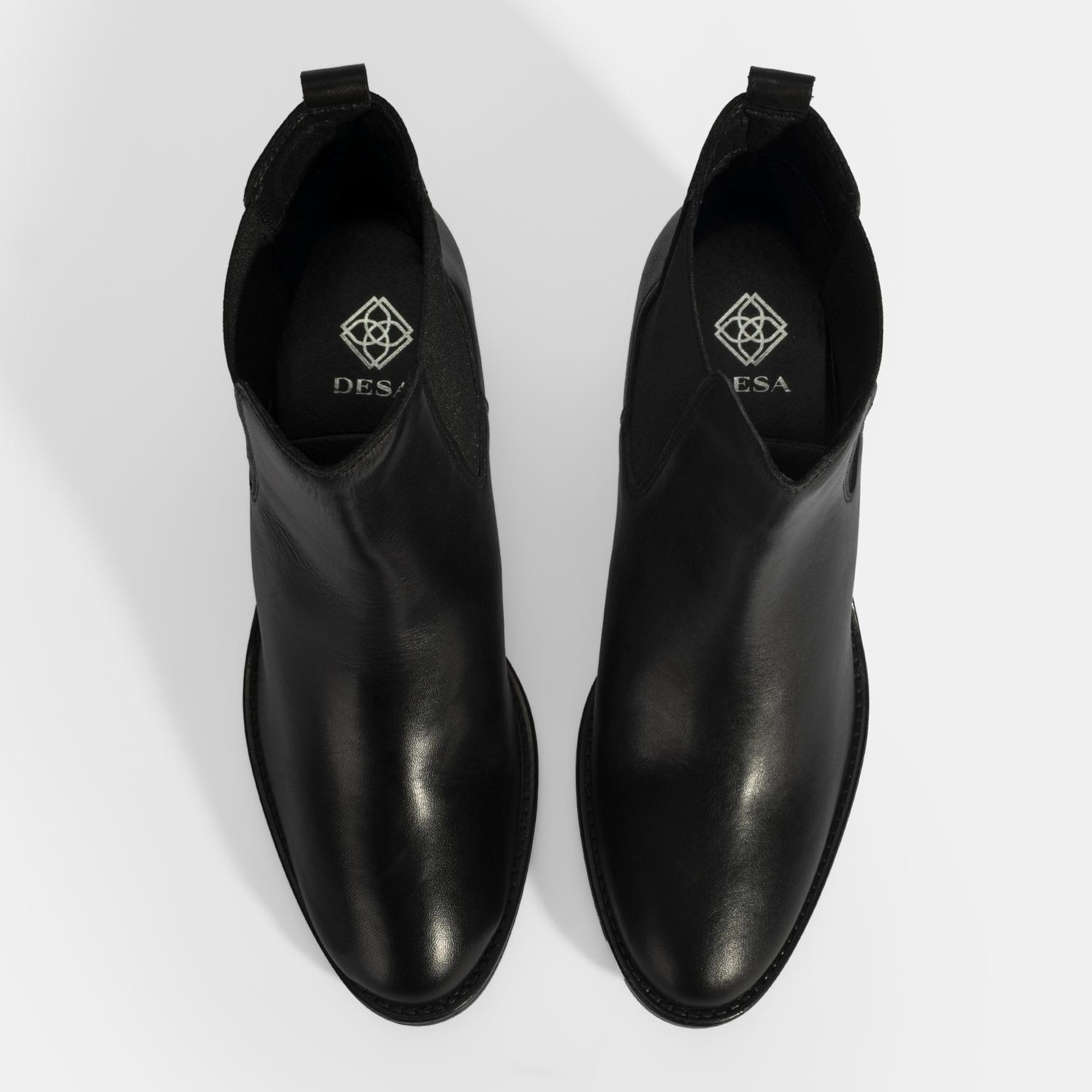 Kadın Siyah Lastikli Topuklu Deri Bot