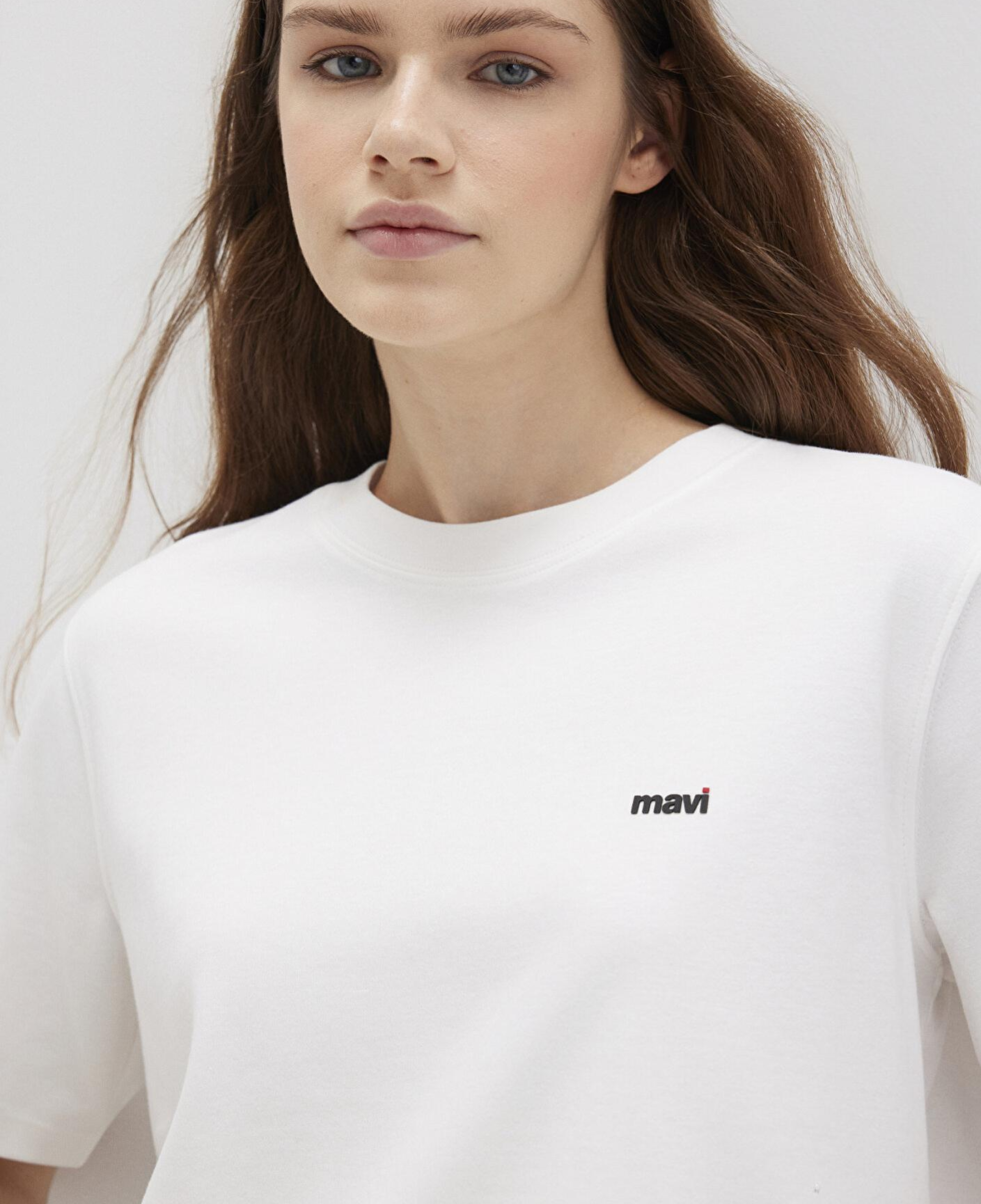 Mavi Mini Mavi Logo Baskılı İnterlok Ekru Basic Tişört Regular Fit / Normal Kesim 1612122-70057