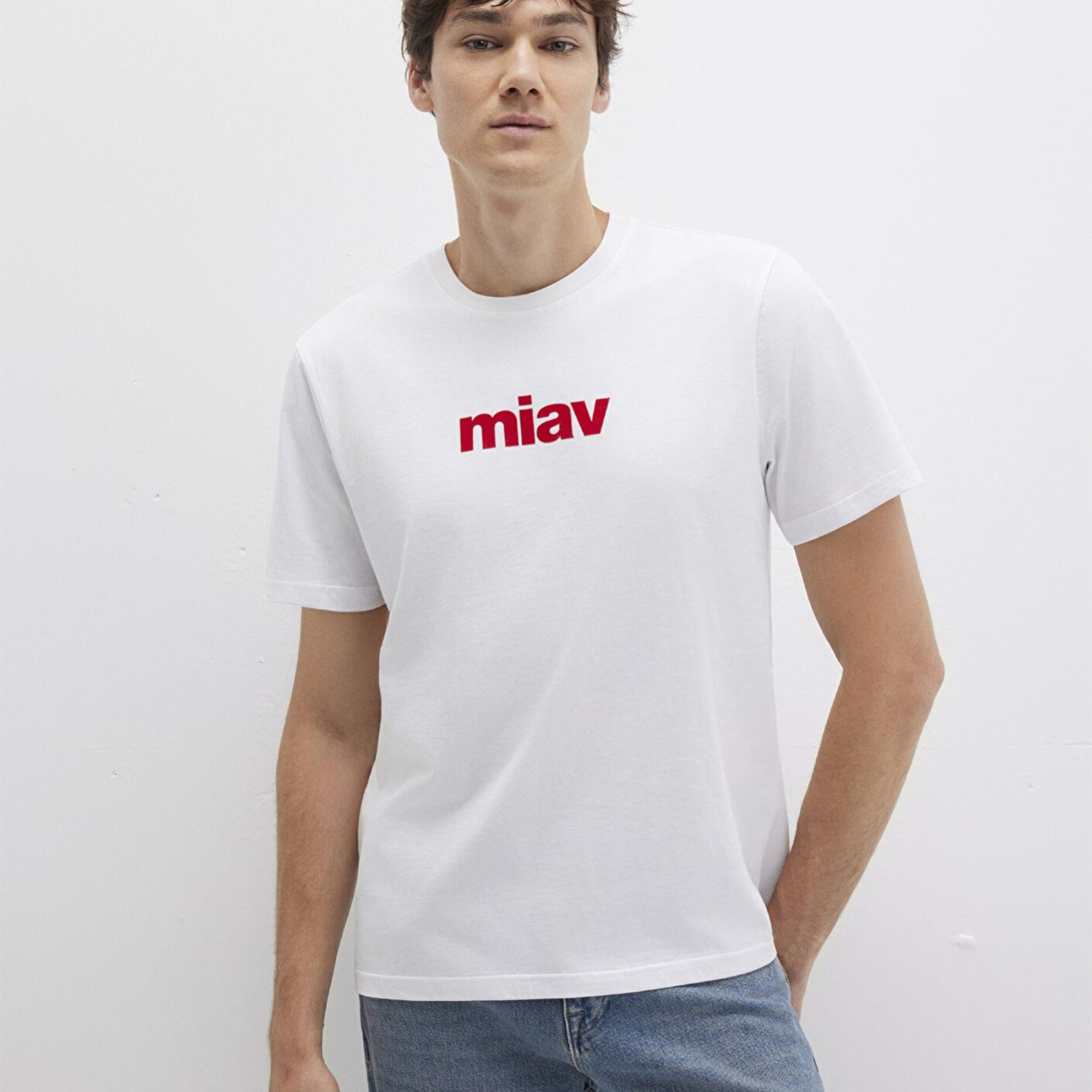 Mavi Kırmızı Miav Baskılı Beyaz Tişört Regular Fit / Normal Kesim 067153-622