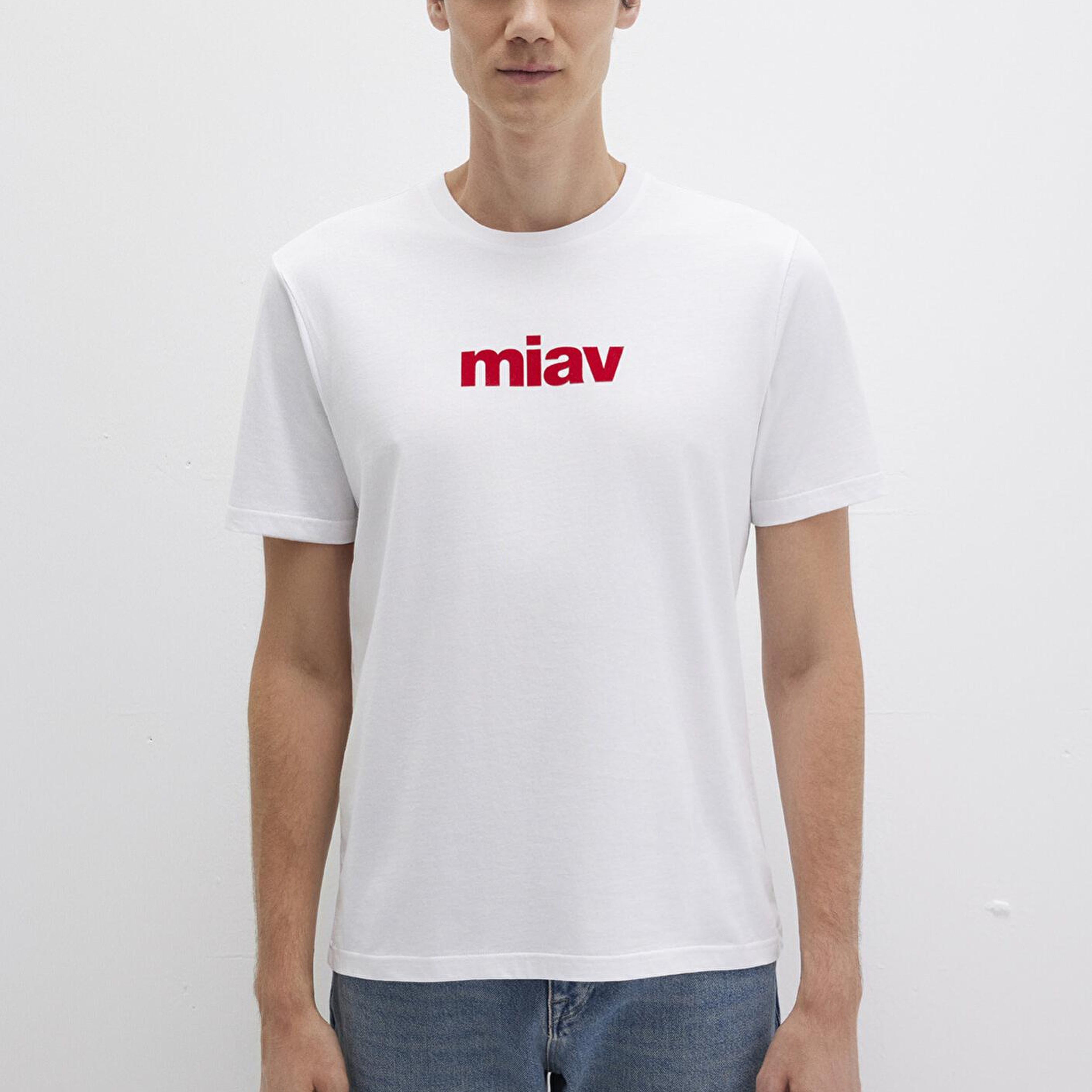 Mavi Kırmızı Miav Baskılı Beyaz Tişört Regular Fit / Normal Kesim 067153-622