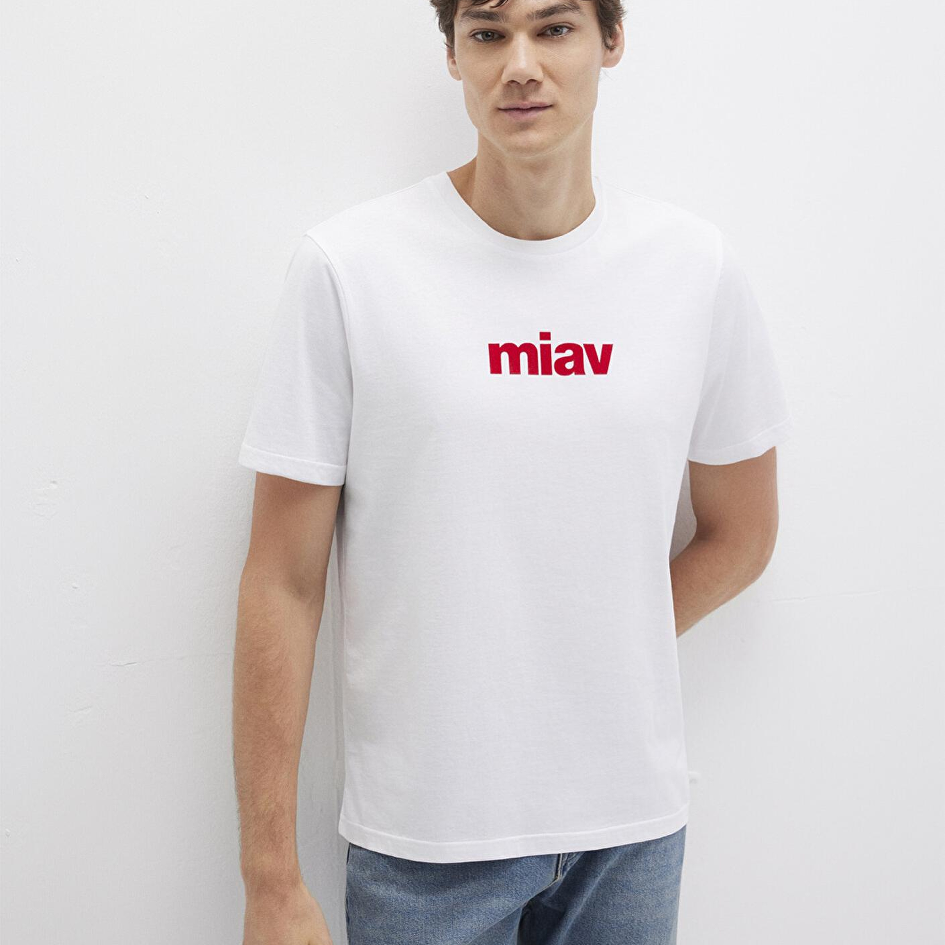 Mavi Kırmızı Miav Baskılı Beyaz Tişört Regular Fit / Normal Kesim 067153-622