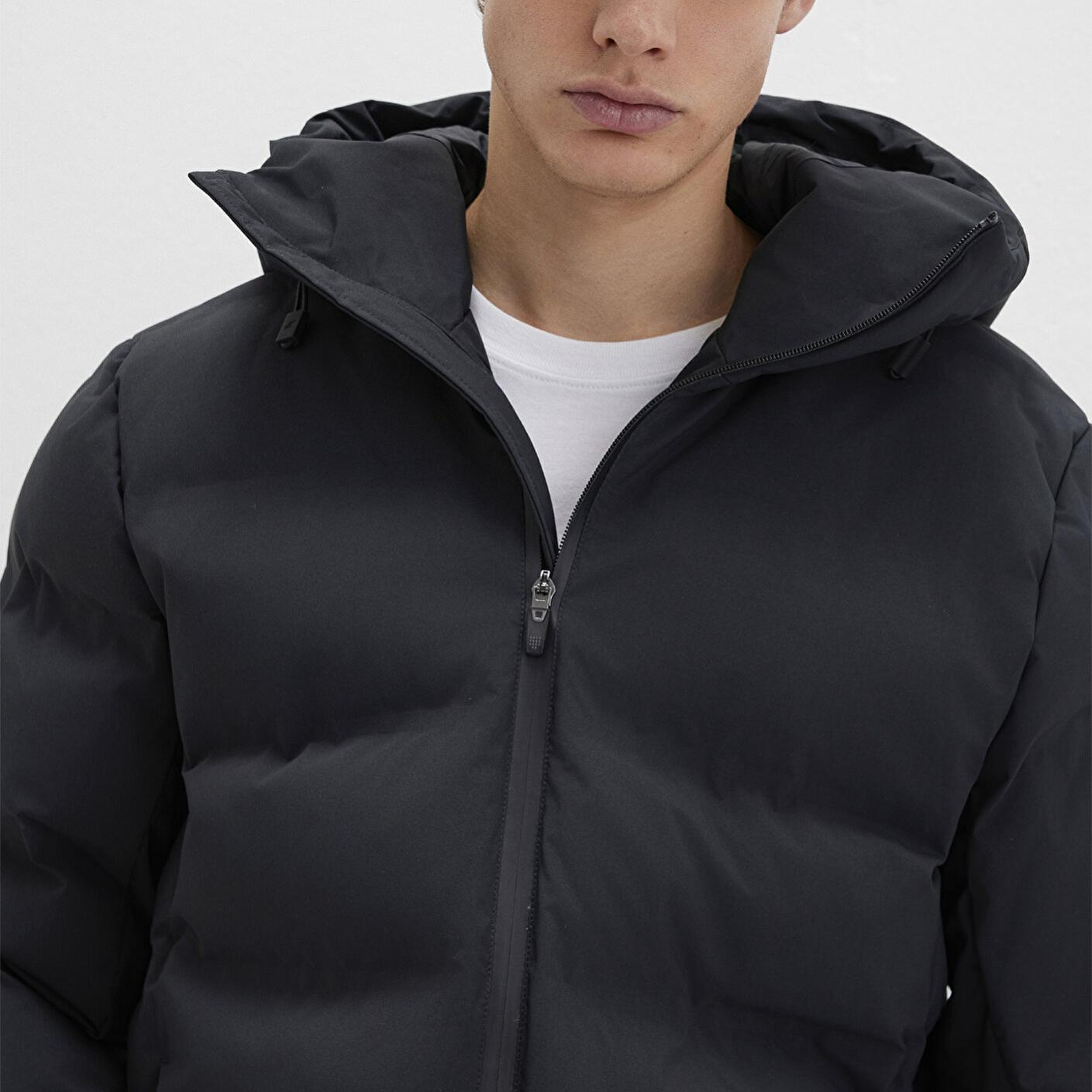 Mavi Su İtici Kapüşonlu Siyah Şişme Mont 0110313-71379