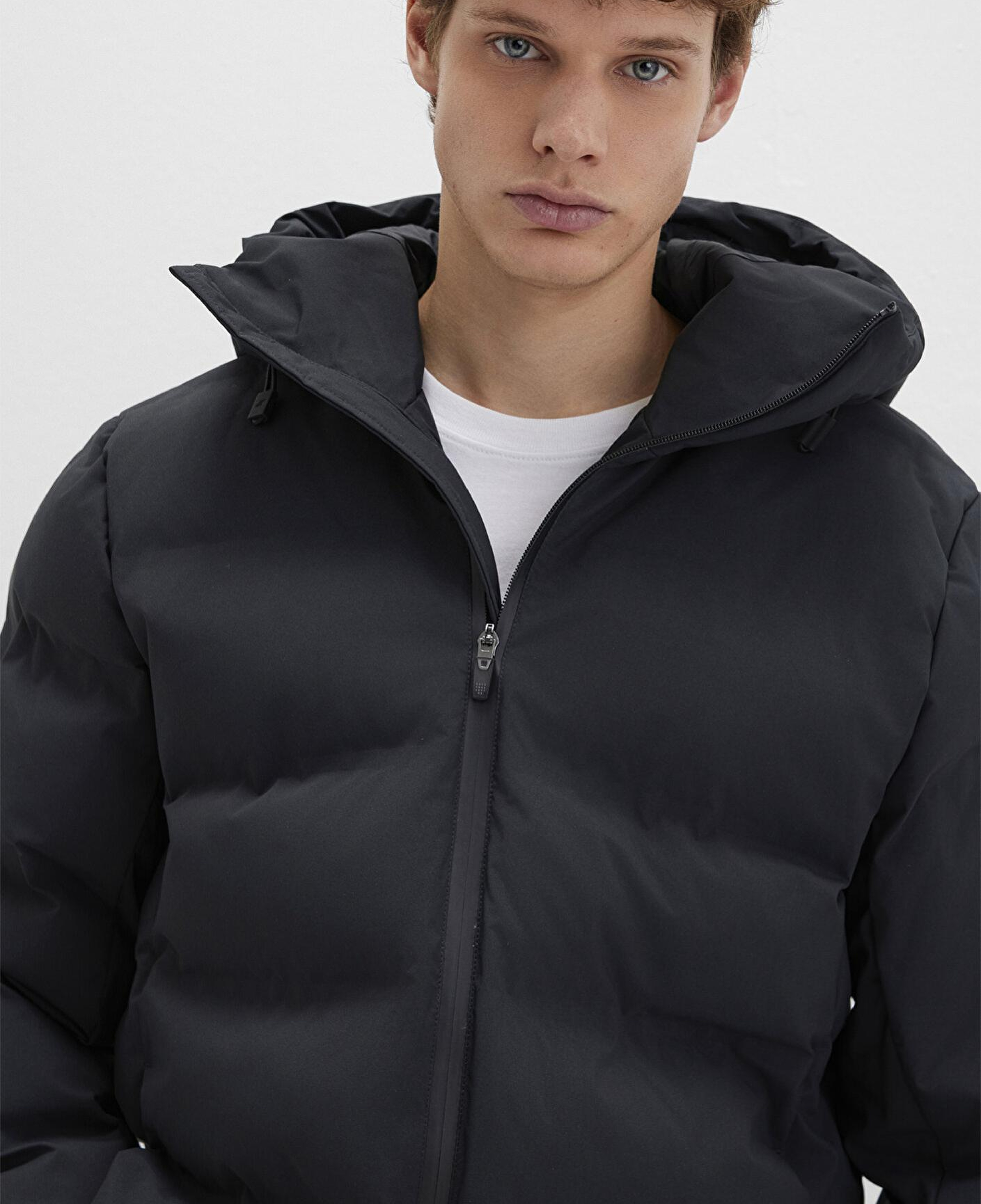 Mavi Su İtici Kapüşonlu Siyah Şişme Mont 0110313-71379