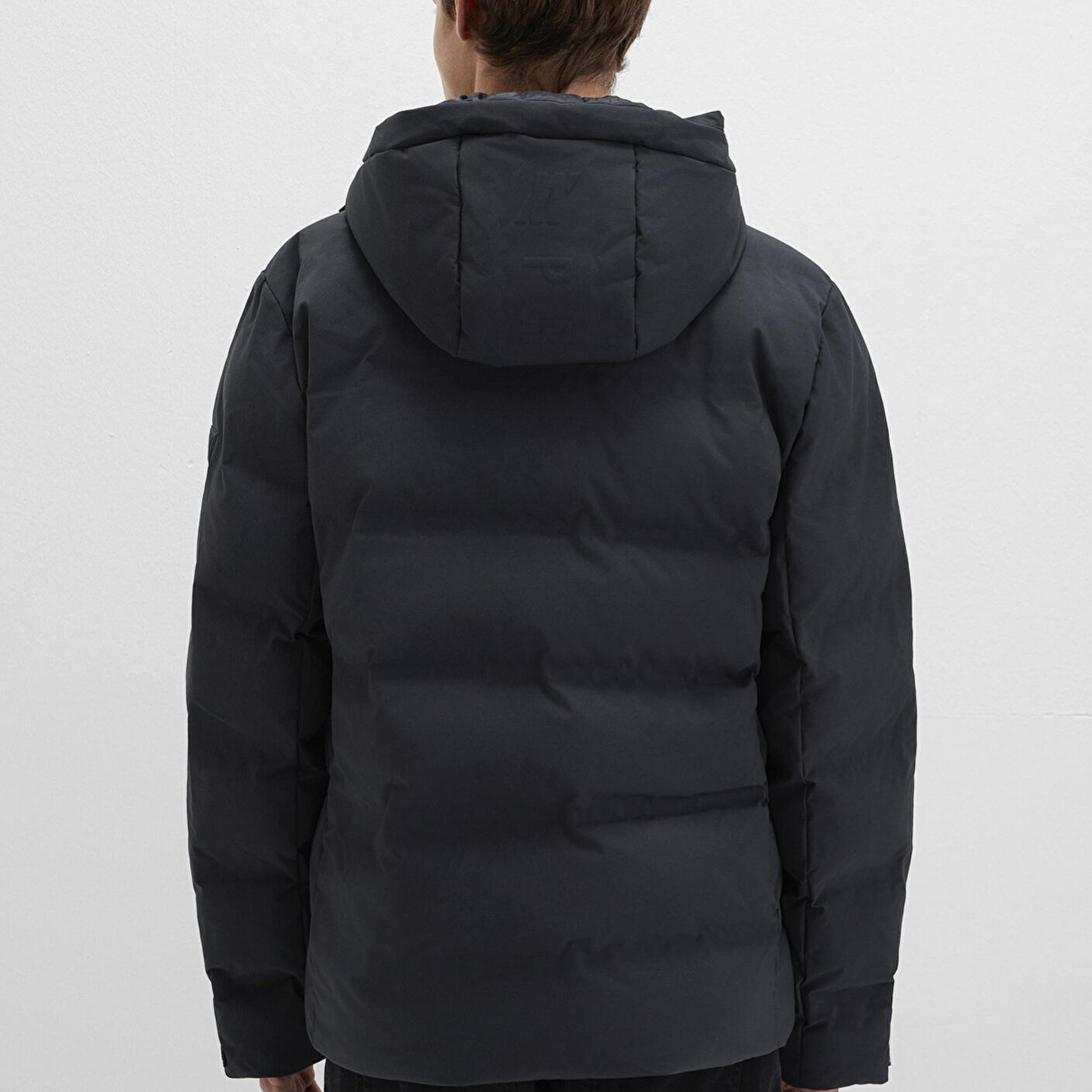 Mavi Su İtici Kapüşonlu Siyah Şişme Mont 0110313-71379