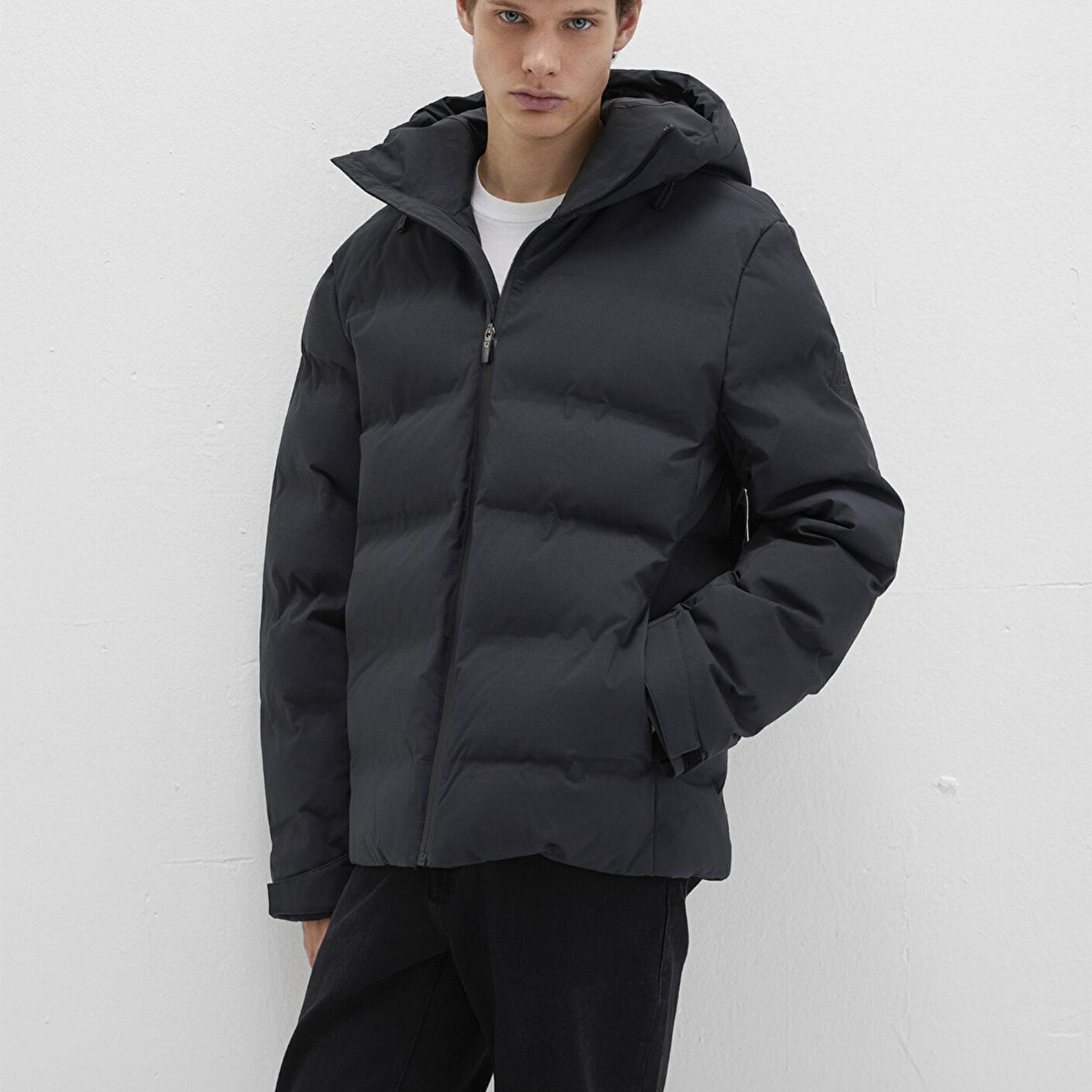 Mavi Su İtici Kapüşonlu Siyah Şişme Mont 0110313-71379