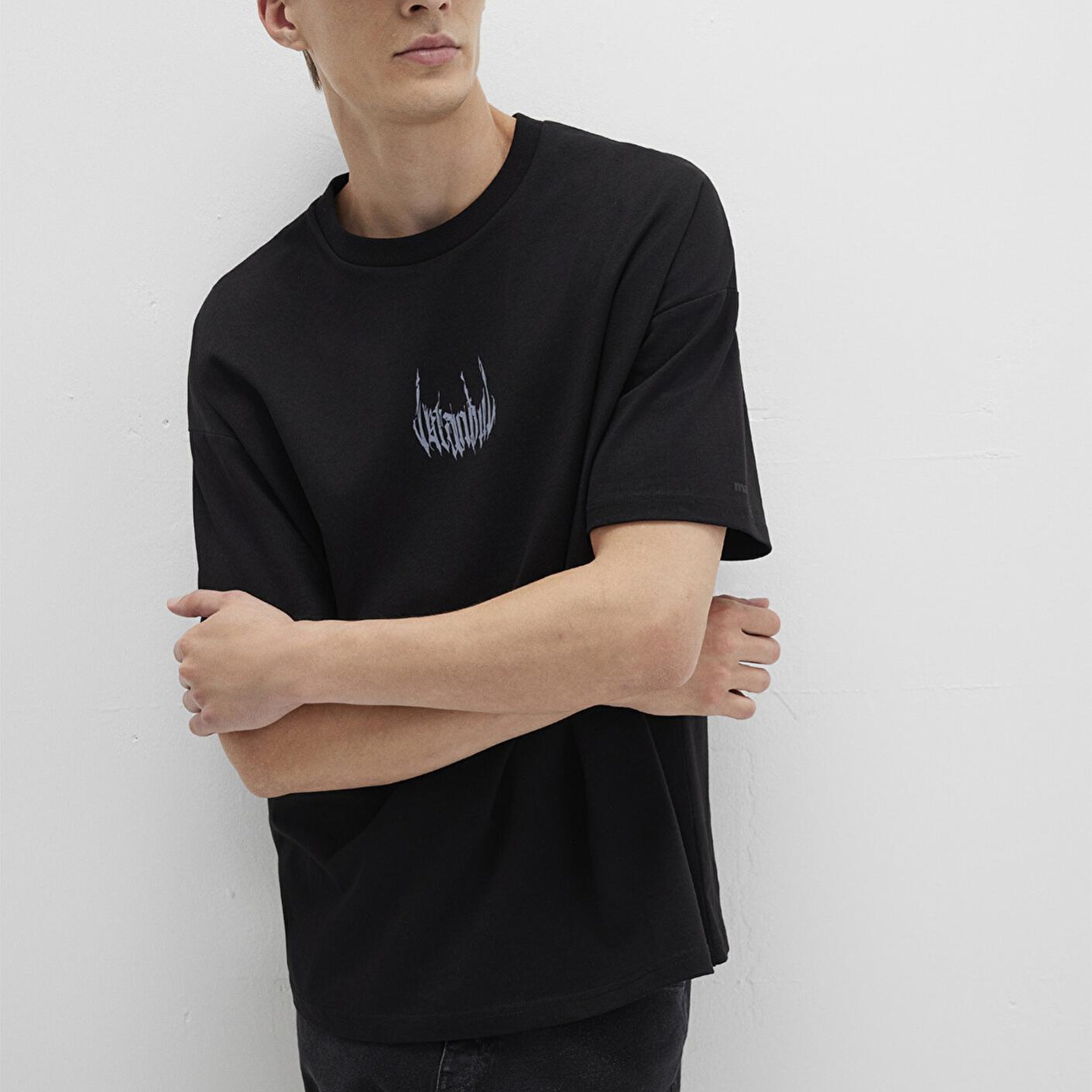 Mavi İstanbul Baskılı Siyah Tişört Oversize / Geniş Kesim 0611865-900