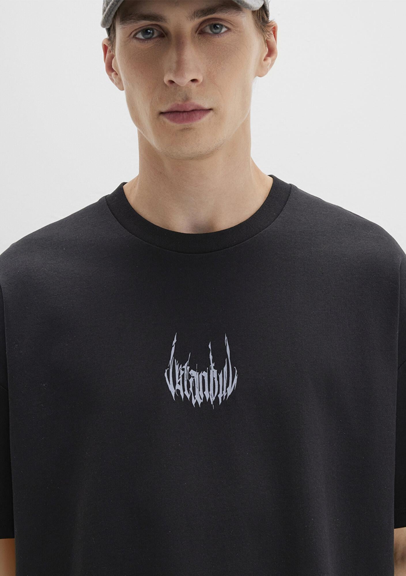 Mavi İstanbul Baskılı Siyah Tişört Oversize / Geniş Kesim 0611865-900