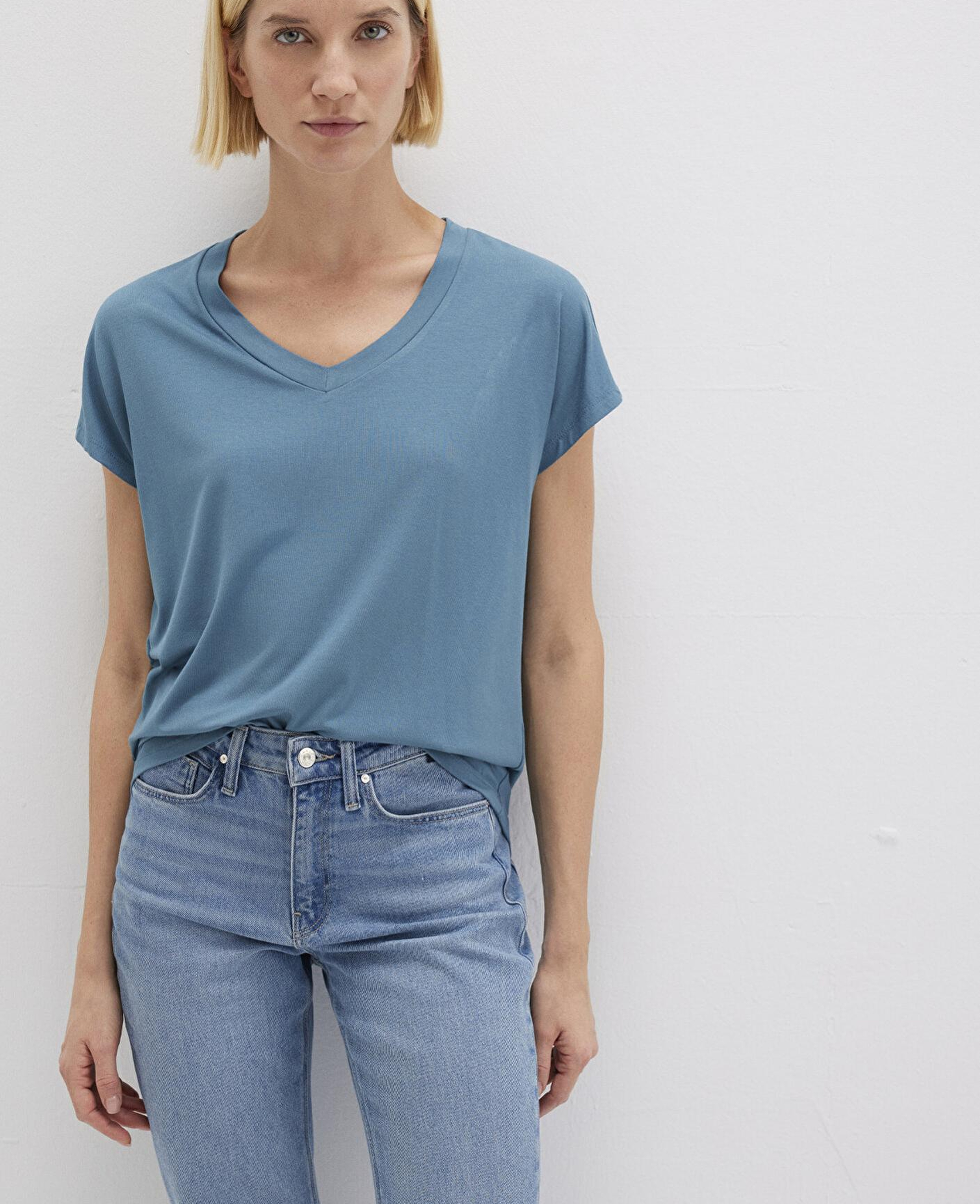 Mavi V Yaka Mavi Basic Viskoz Tişört Regular Fit / Normal Kesim 167714-70753