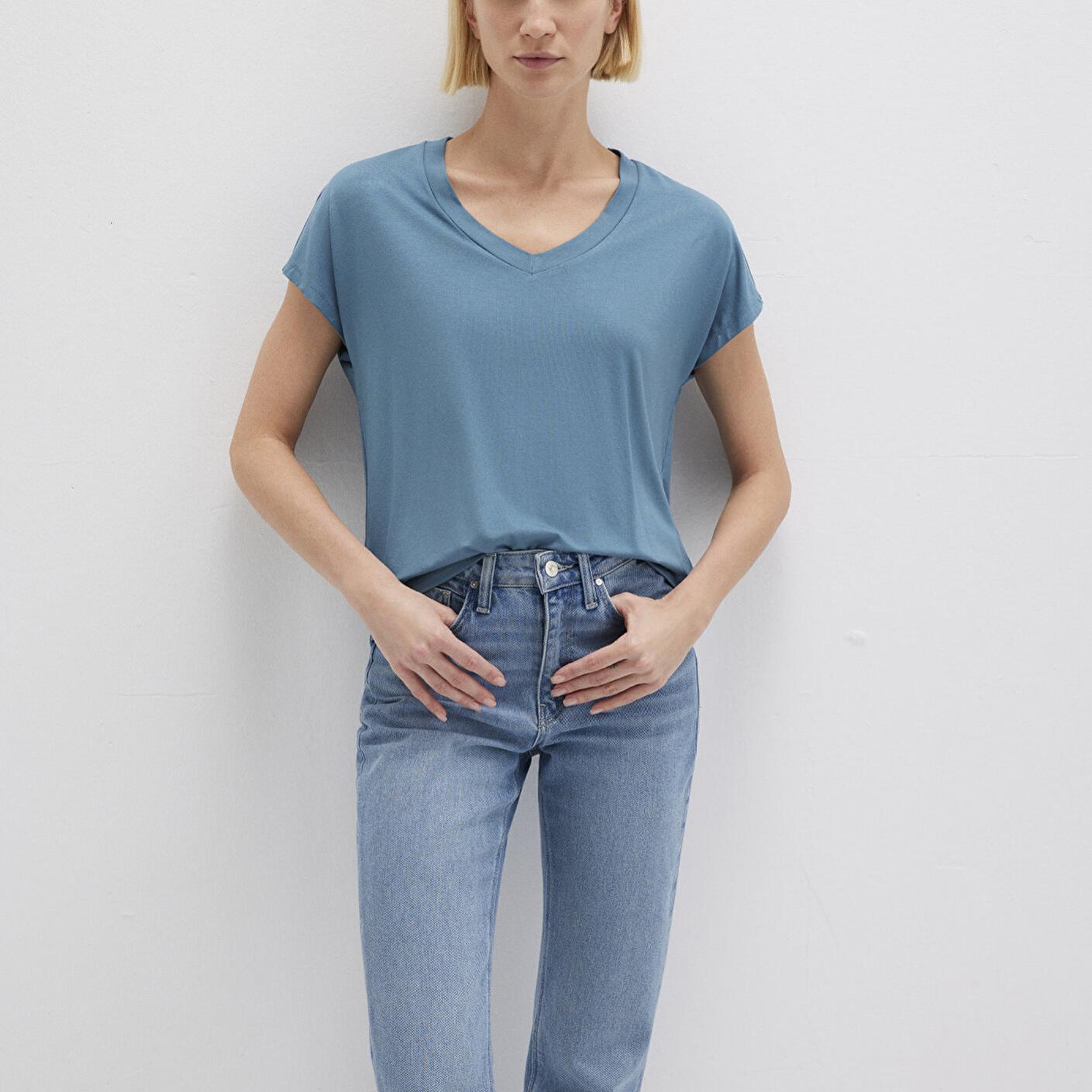 Mavi V Yaka Mavi Basic Viskoz Tişört Regular Fit / Normal Kesim 167714-70753