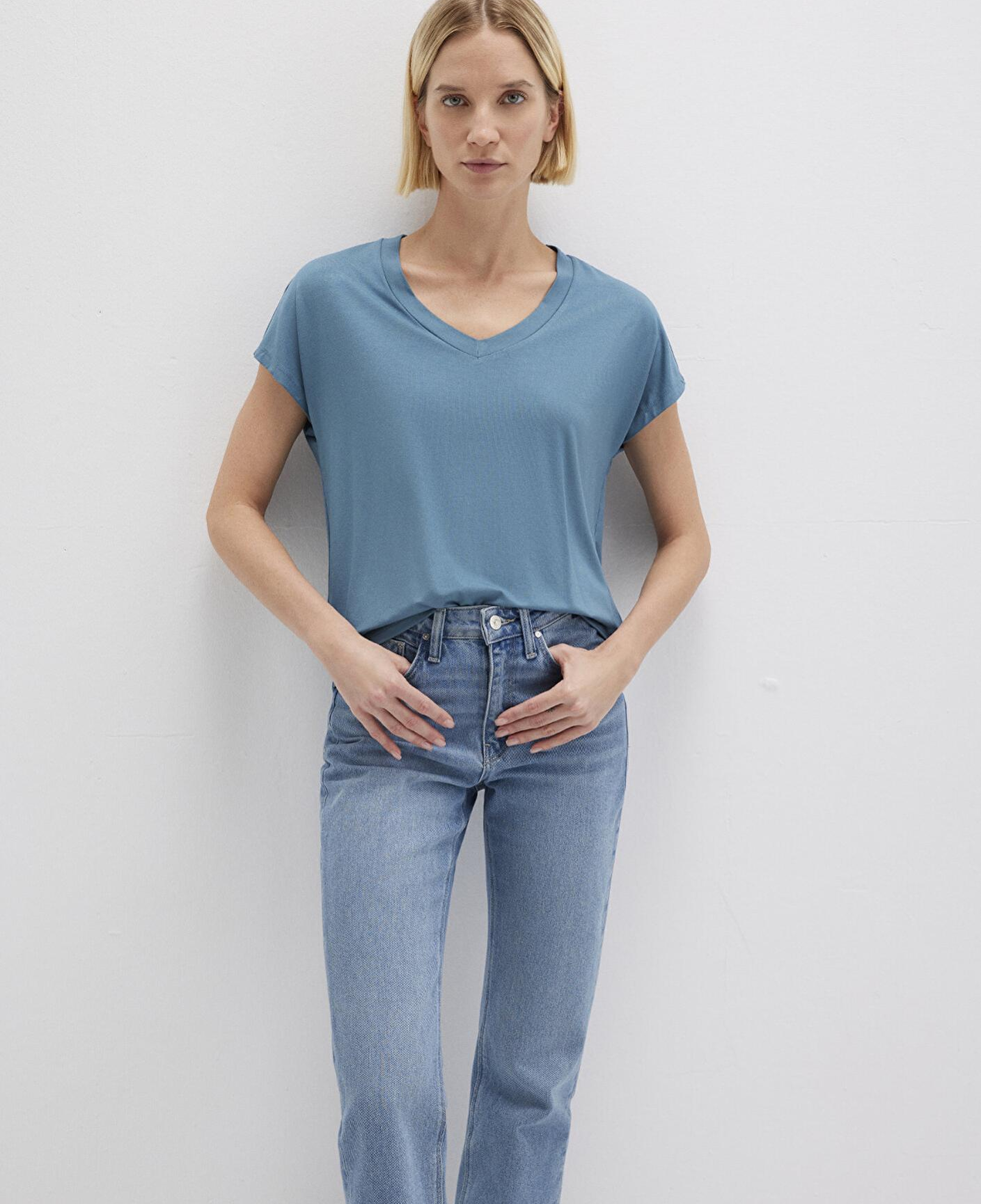 Mavi V Yaka Mavi Basic Viskoz Tişört Regular Fit / Normal Kesim 167714-70753