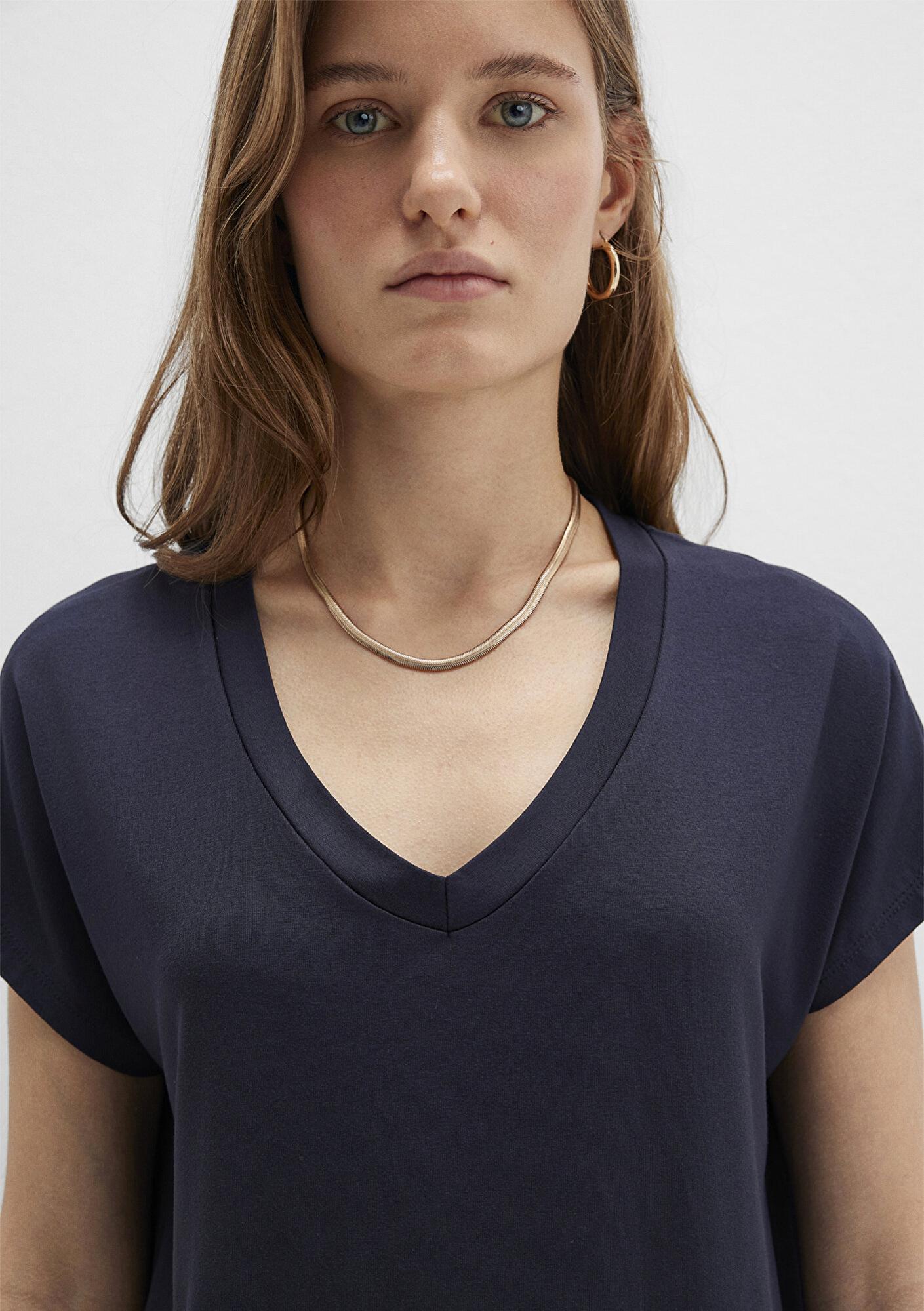 Mavi V Yaka Lacivert Basic Viskoz Tişört Regular Fit / Normal Kesim 167714-85315