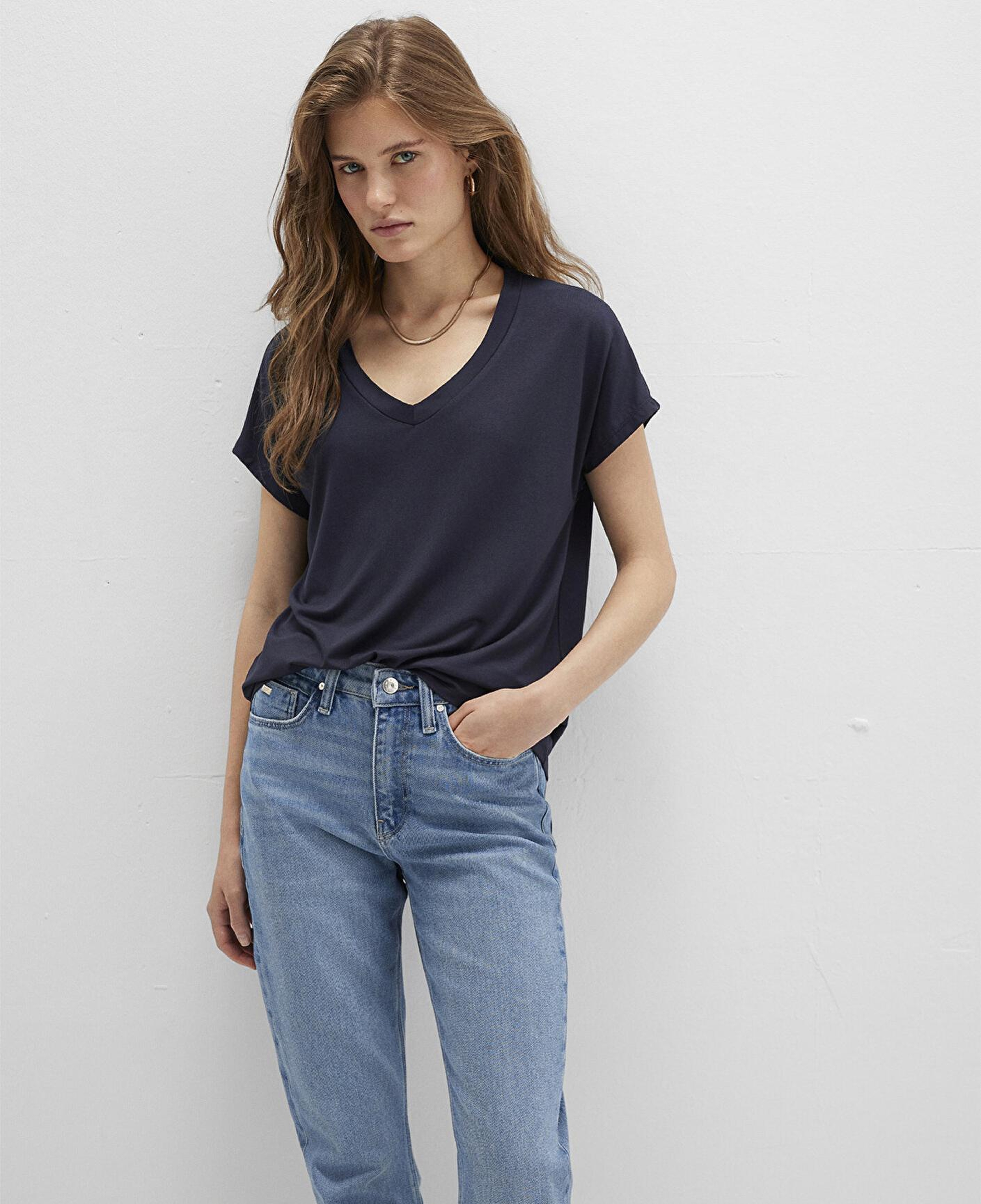 Mavi V Yaka Lacivert Basic Viskoz Tişört Regular Fit / Normal Kesim 167714-85315