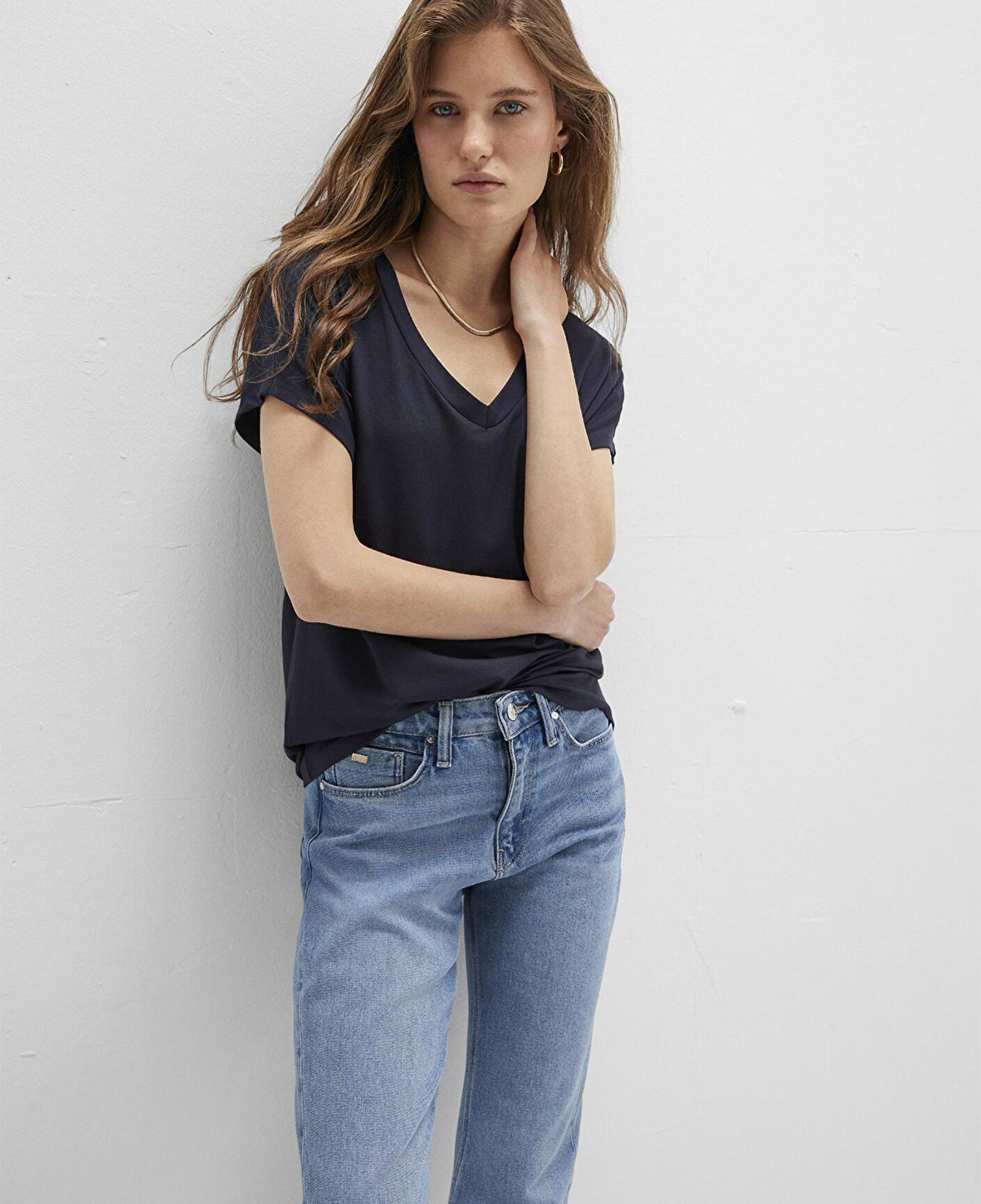 Mavi V Yaka Lacivert Basic Viskoz Tişört Regular Fit / Normal Kesim 167714-85315