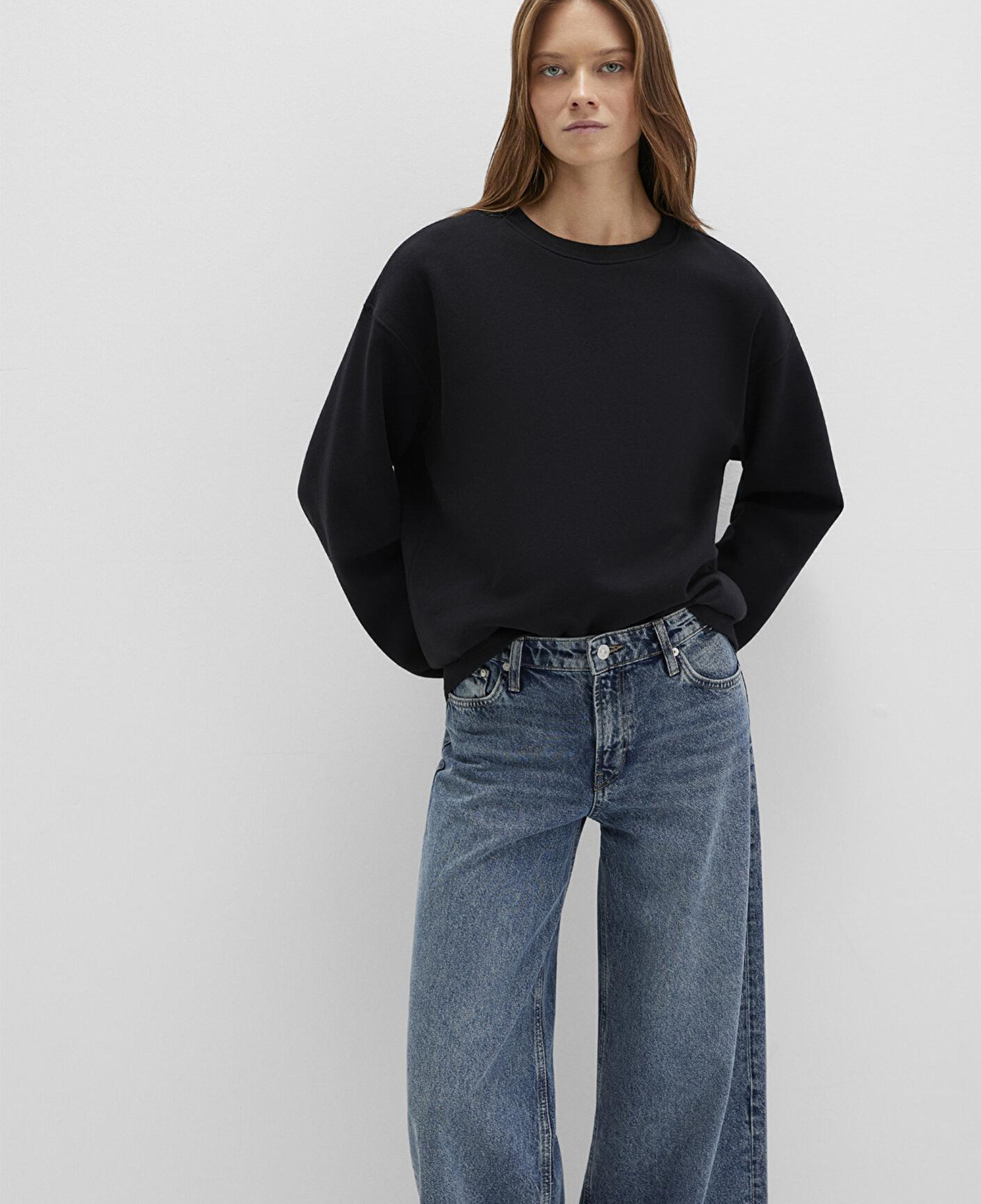 Mavi Bisiklet Yaka Siyah Basic Sweatshirt 1610198-900