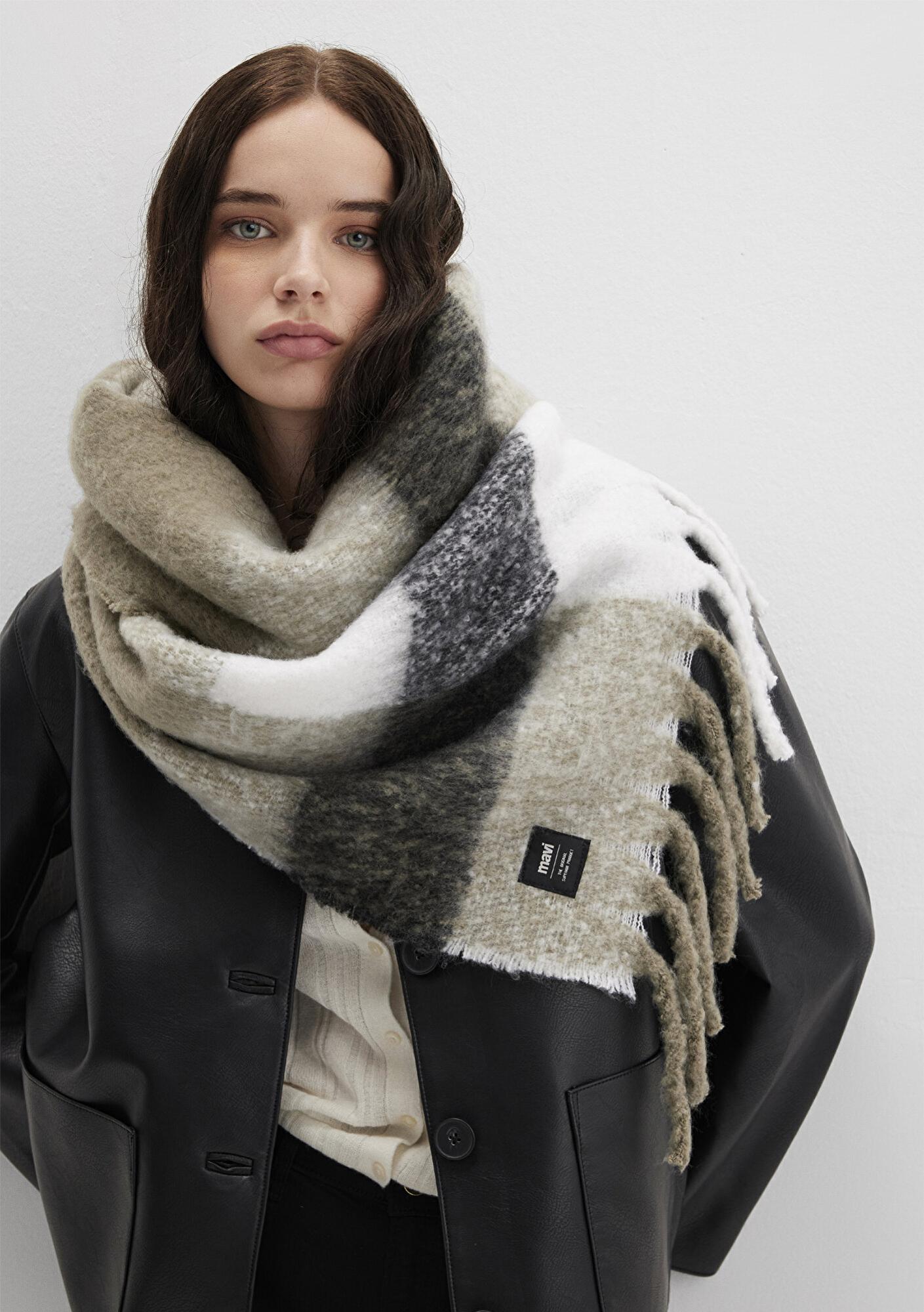 Mavi Püsküllü Kareli Atkı 1911745-82816