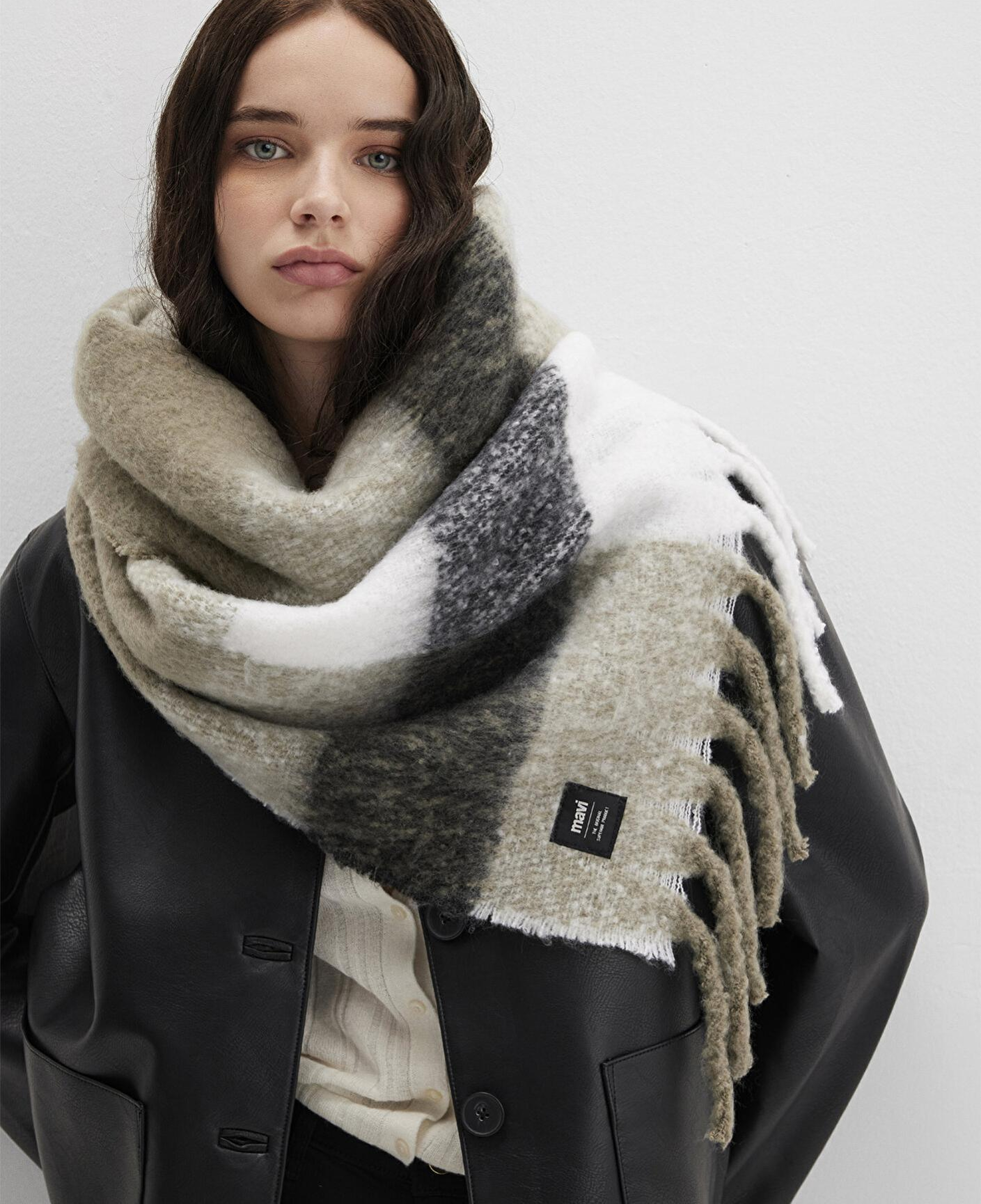 Mavi Püsküllü Kareli Atkı 1911745-82816