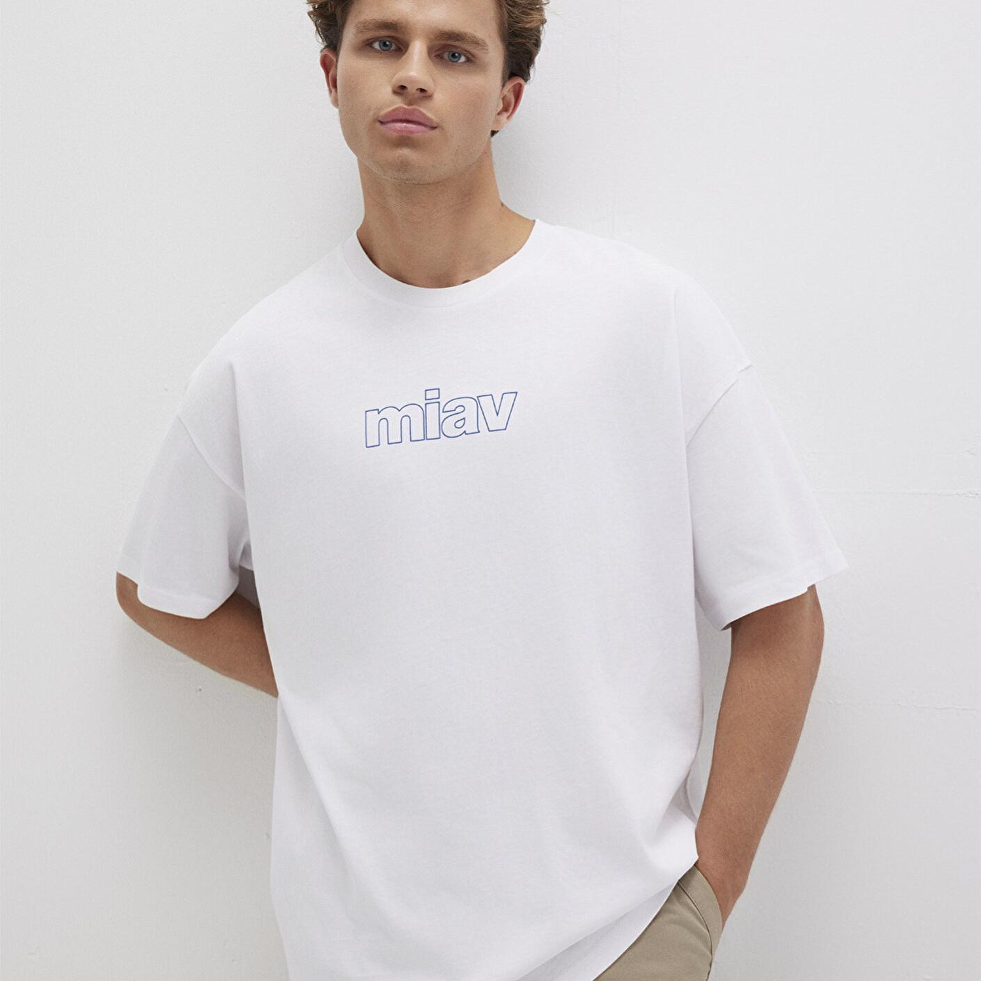 Mavi Miav Baskılı Oversize Beyaz Tişört Oversize / Geniş Kesim 0611704-620