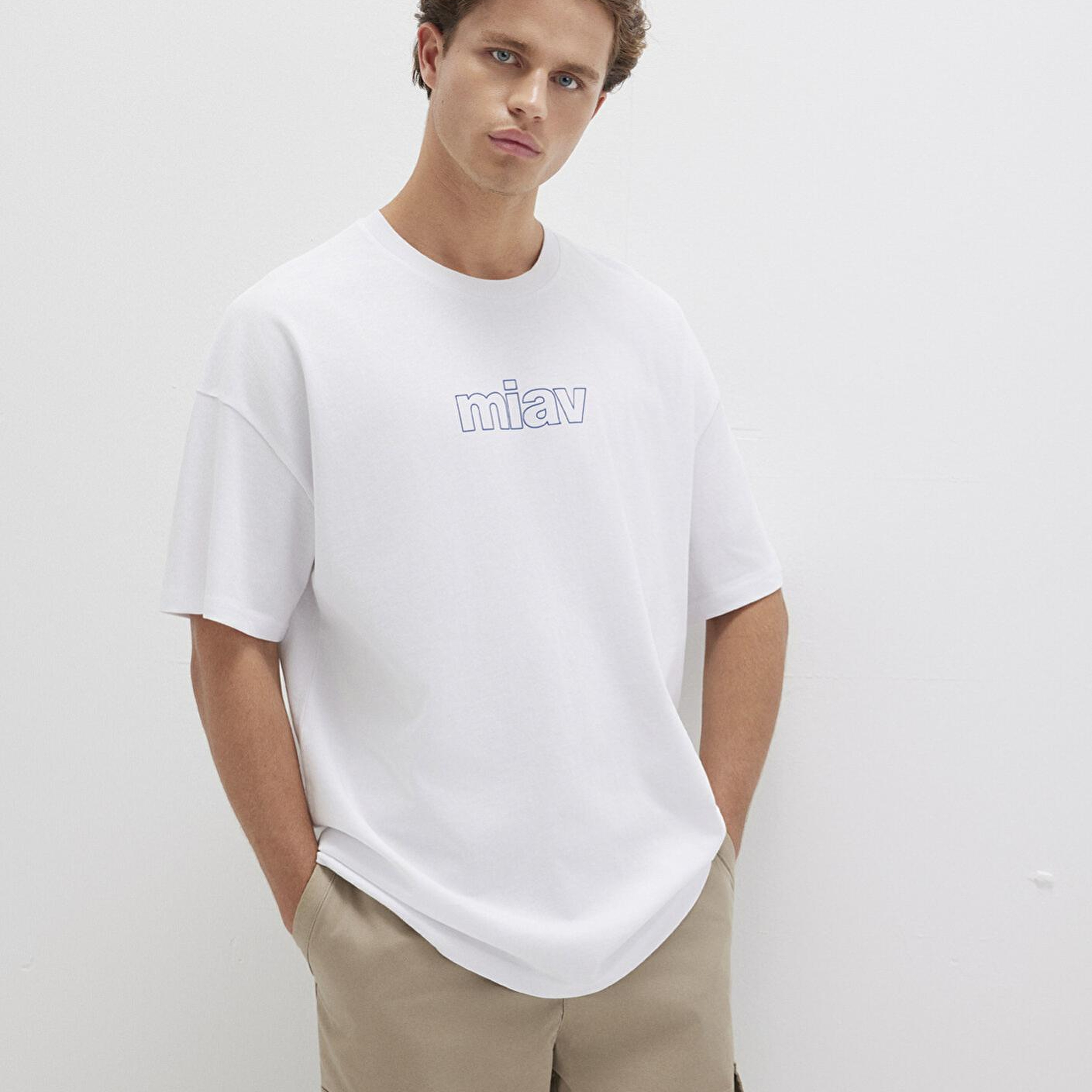 Mavi Miav Baskılı Oversize Beyaz Tişört Oversize / Geniş Kesim 0611704-620