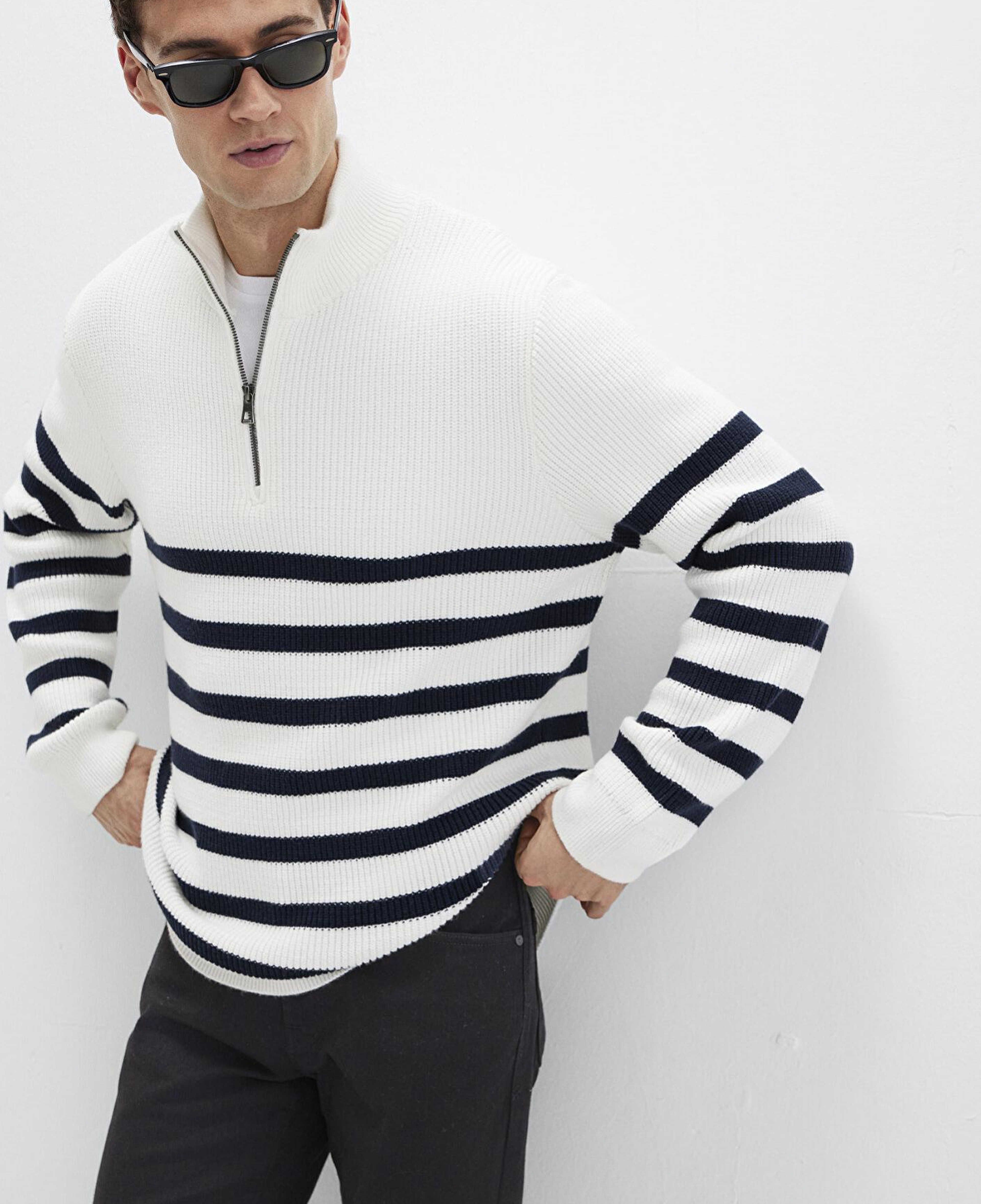 Mavi Yarı Fermuarlı Çizgili Beyaz Kazak Slim Fit / Dar Kesim 0710131-70057