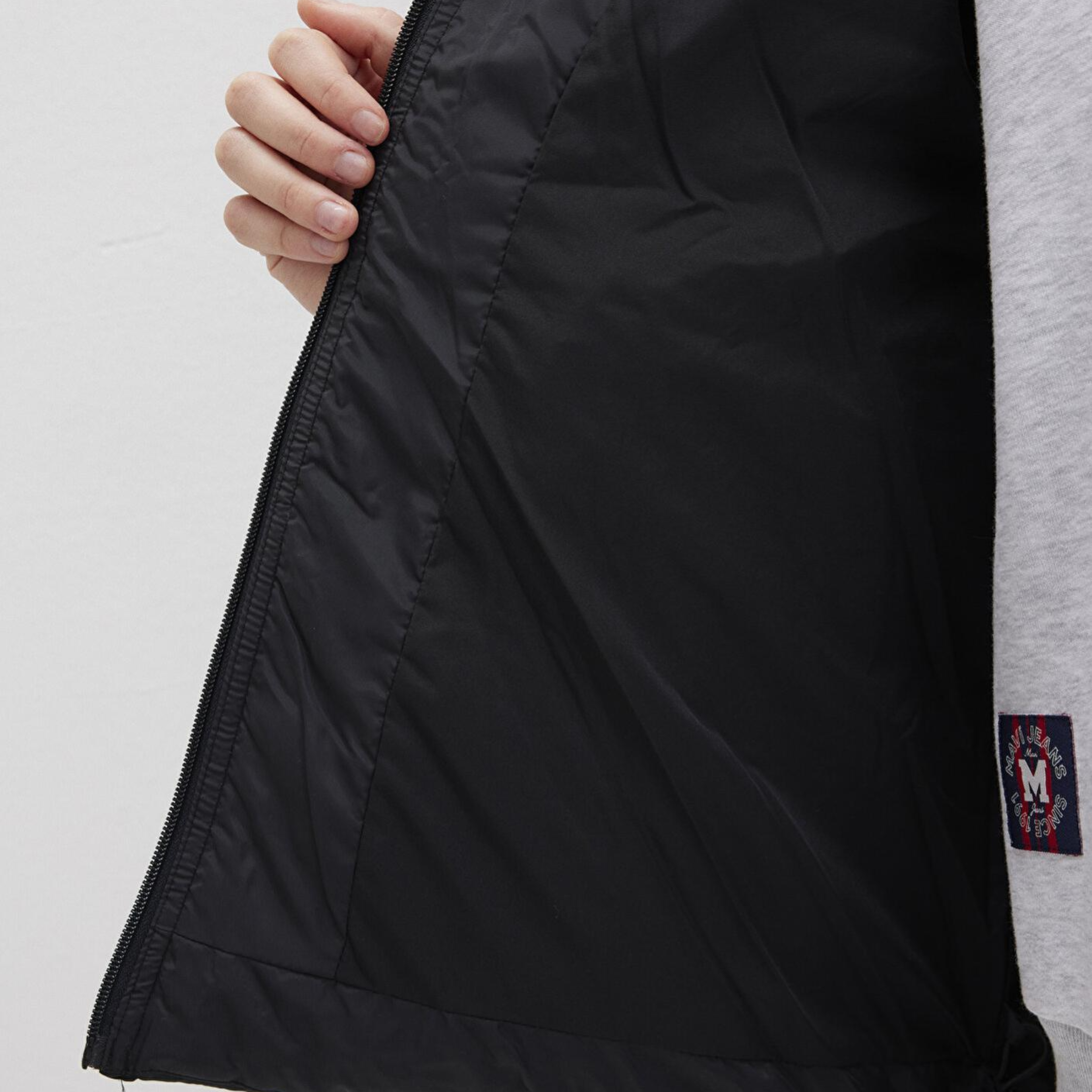 Mavi Su İtici Kapüşonlu Siyah Şişme Mont 1110199-900