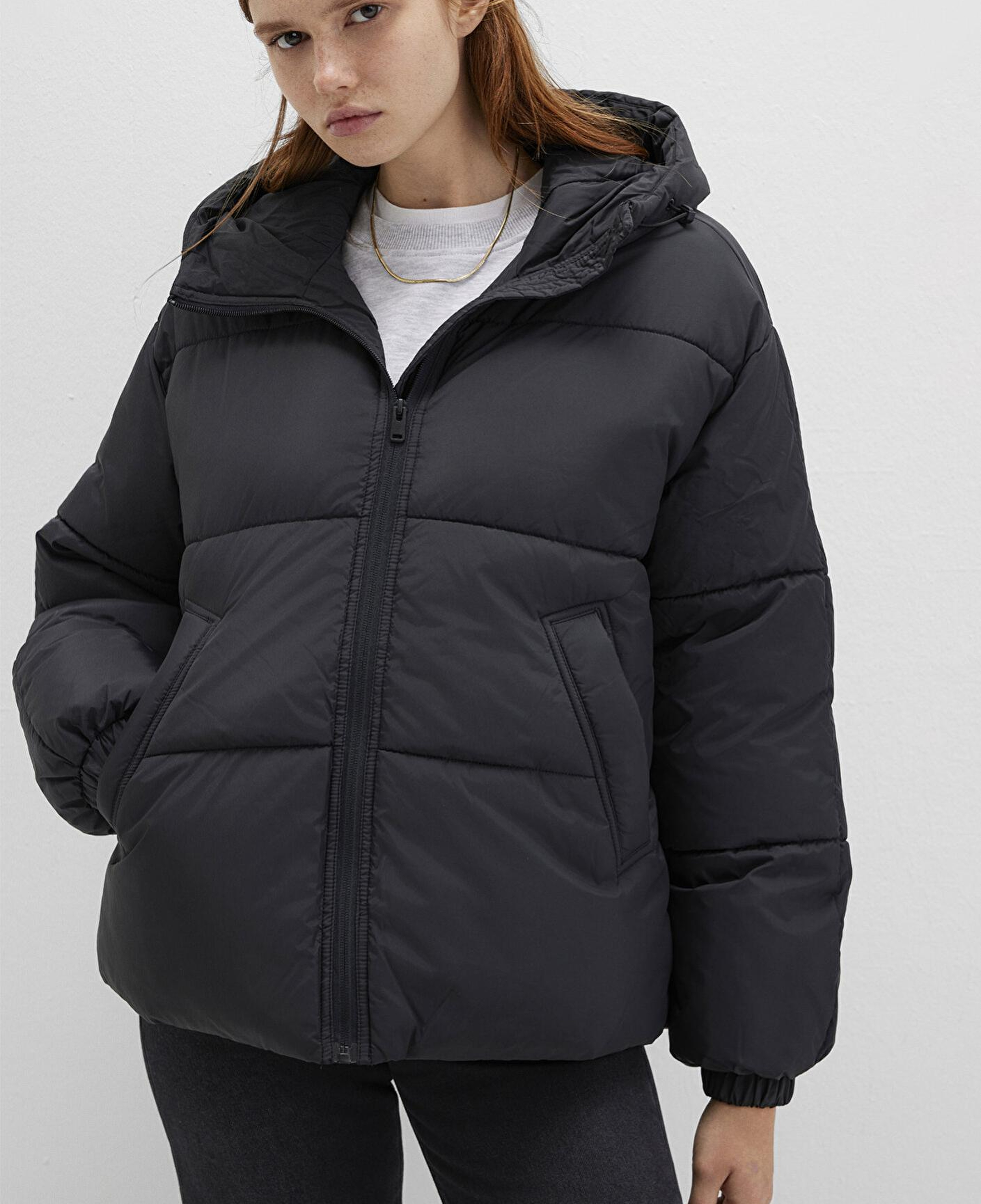 Mavi Su İtici Kapüşonlu Siyah Şişme Mont 1110199-900