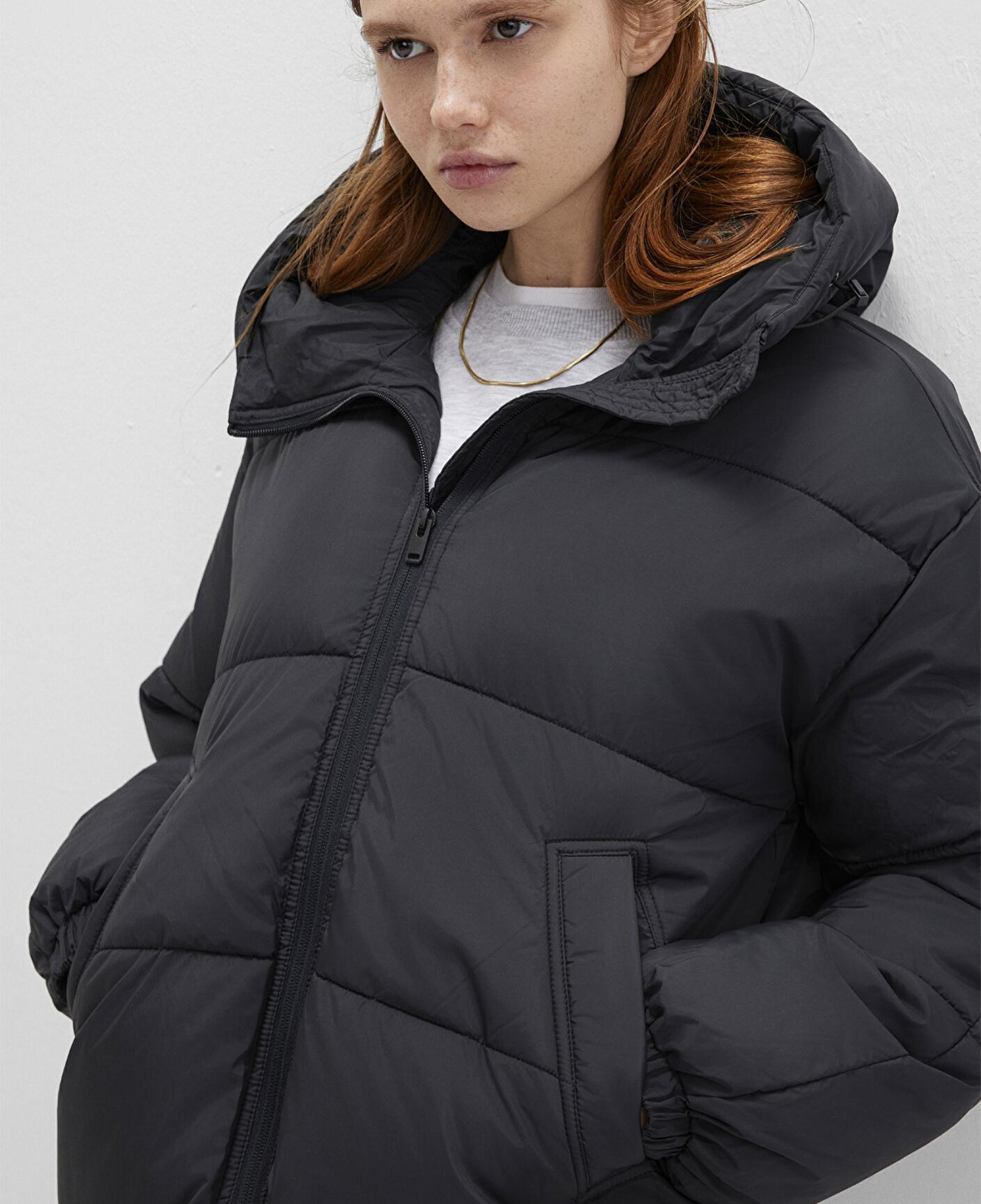 Mavi Su İtici Kapüşonlu Siyah Şişme Mont 1110199-900