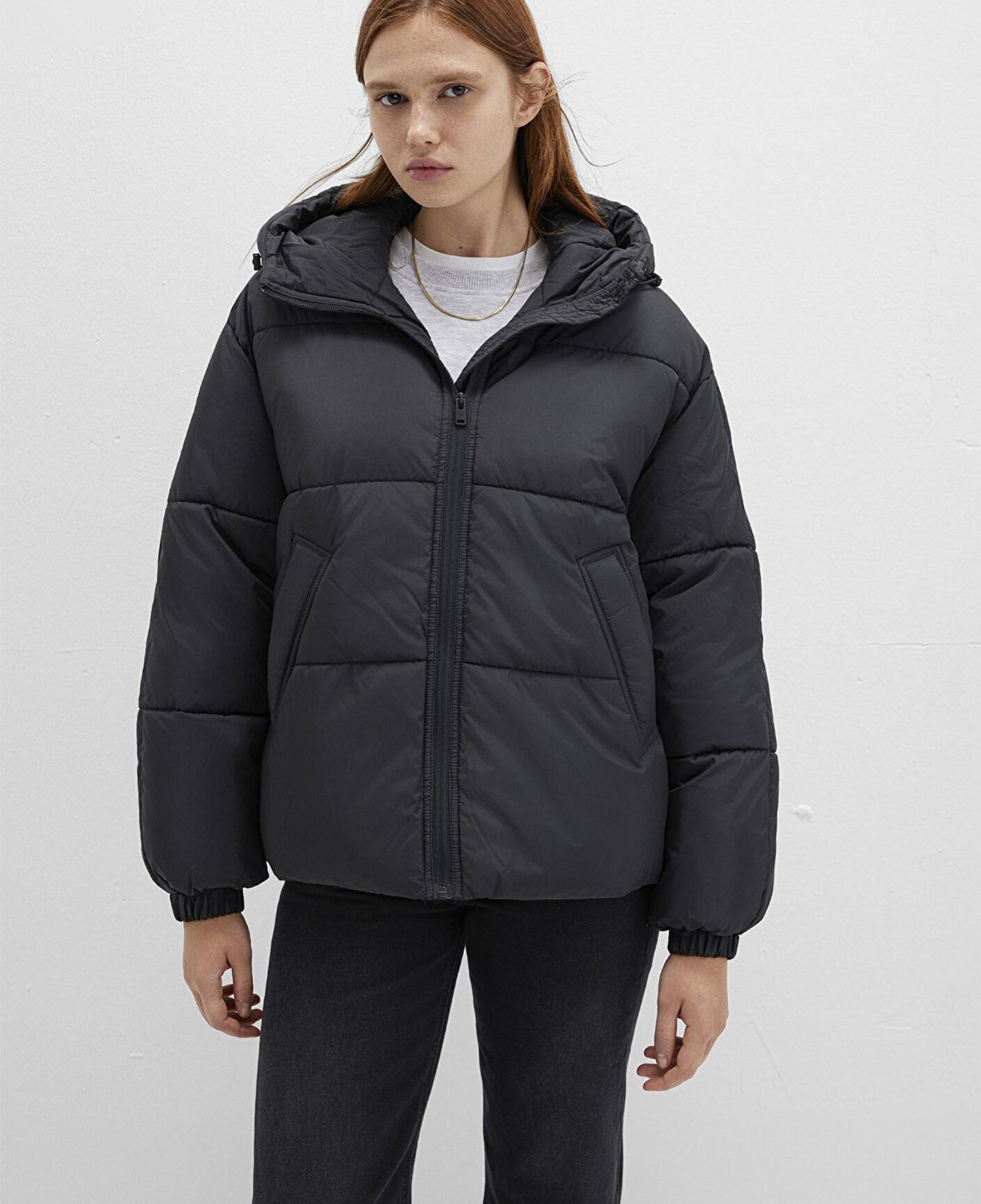 Mavi Su İtici Kapüşonlu Siyah Şişme Mont 1110199-900