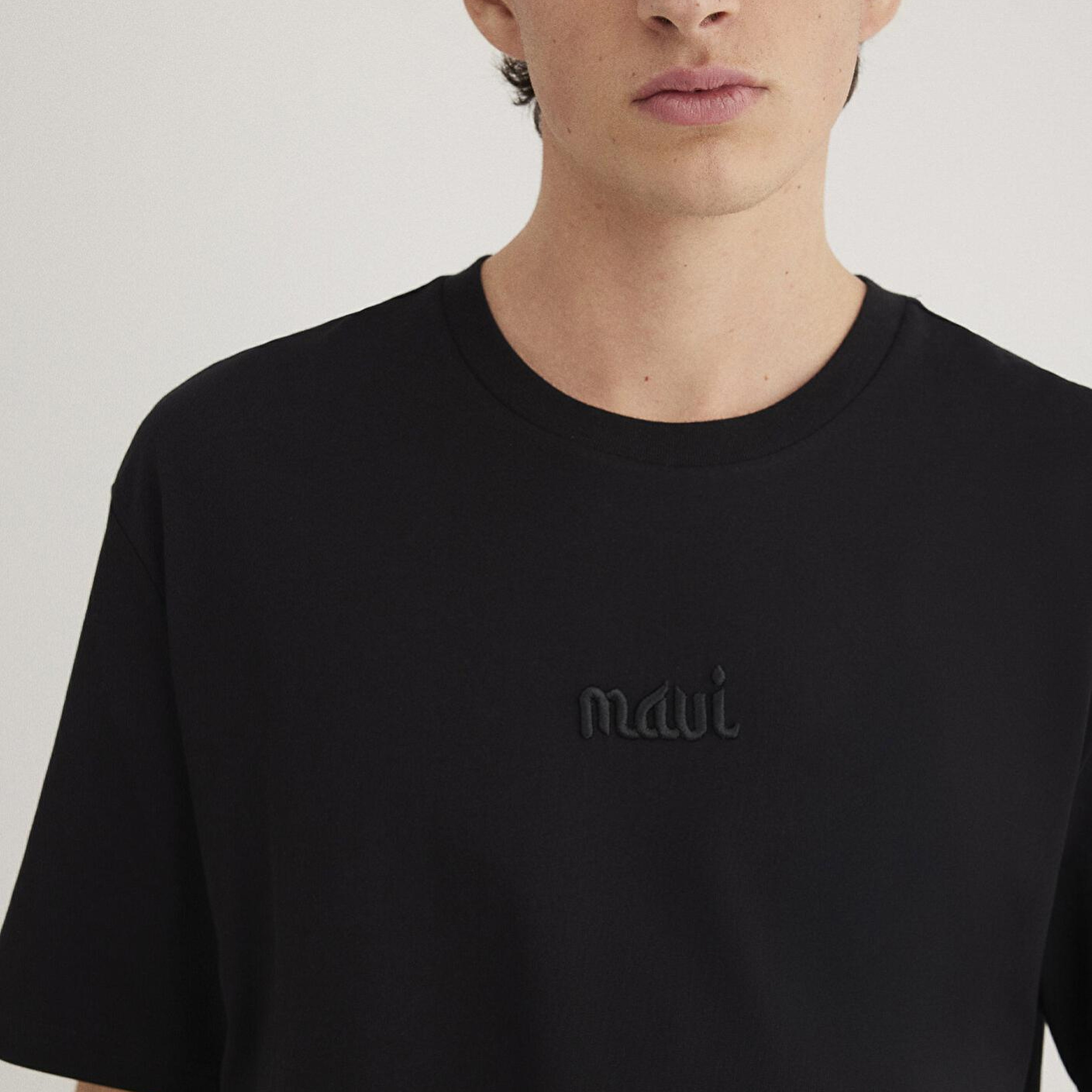 Mavi Mavi Nakışlı Siyah Basic Tişört Loose Fit / Bol Rahat Kesim 0610100-900