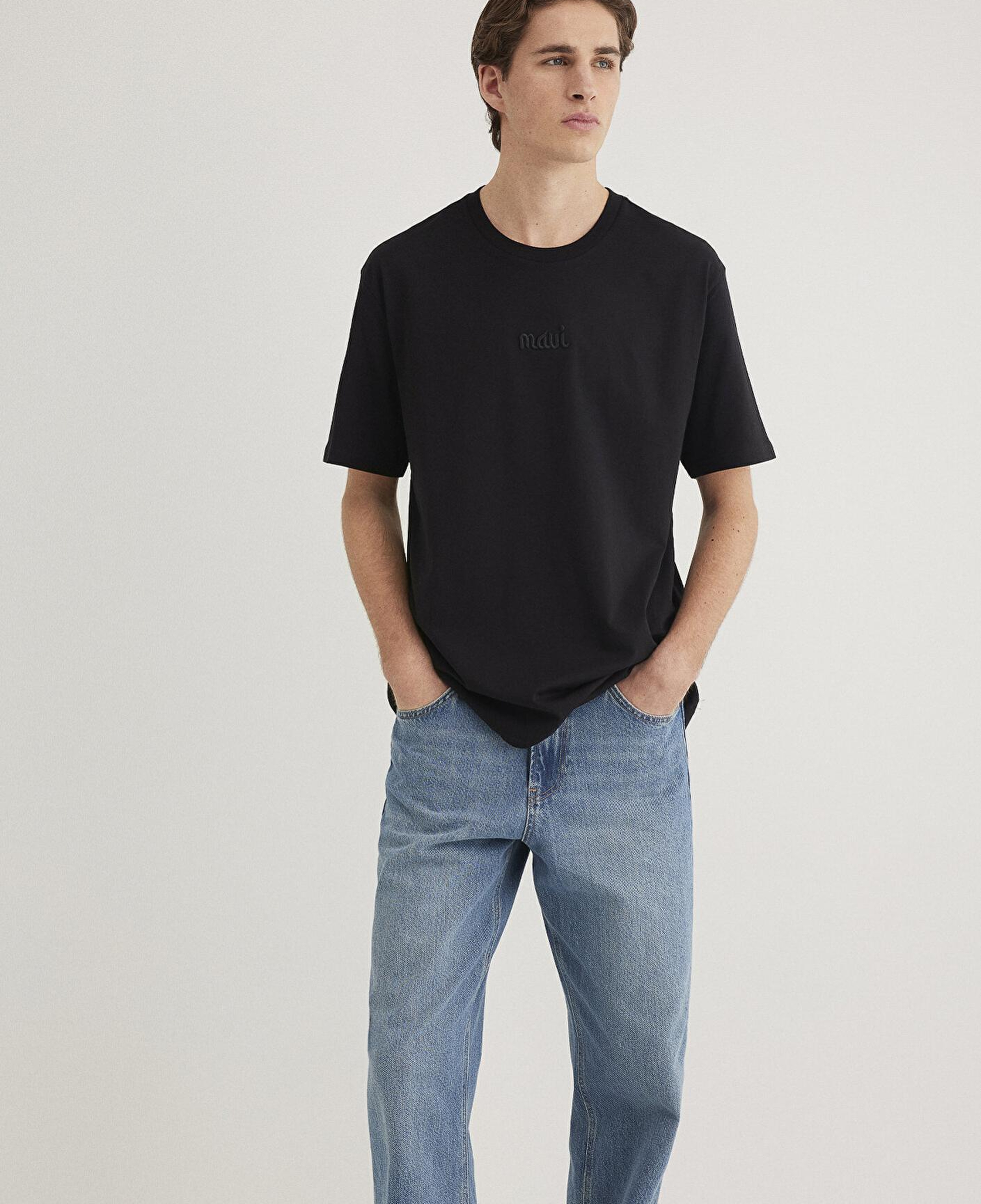 Mavi Mavi Nakışlı Siyah Basic Tişört Loose Fit / Bol Rahat Kesim 0610100-900