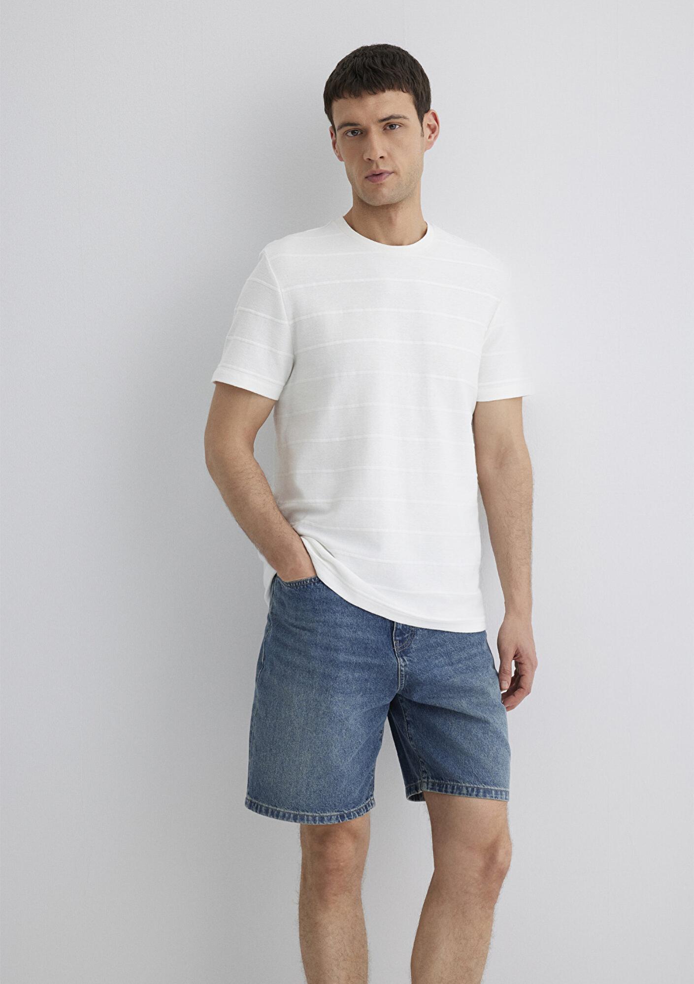 Mavi Çizgi Detaylı Beyaz Tişört Regular Fit / Normal Kesim 0611409-70057