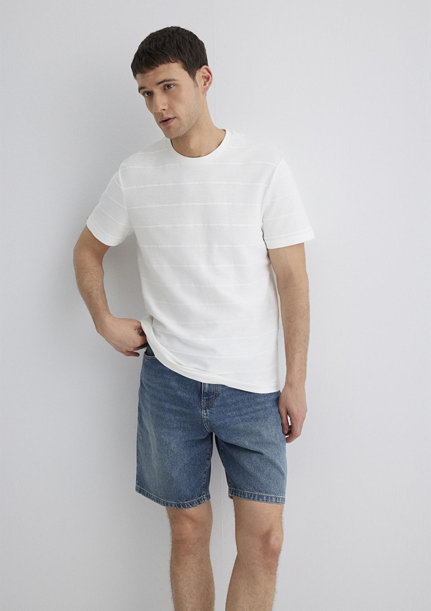 Mavi Çizgi Detaylı Beyaz Tişört Regular Fit / Normal Kesim 0611409-70057