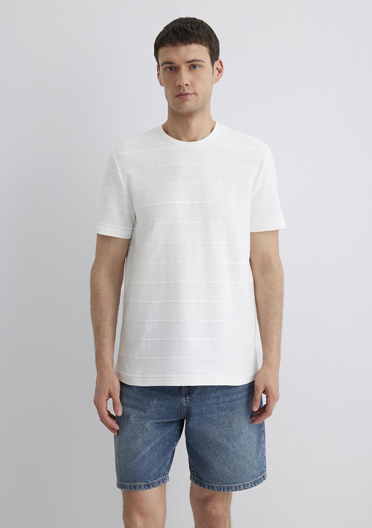 Mavi Çizgi Detaylı Beyaz Tişört Regular Fit / Normal Kesim 0611409-70057