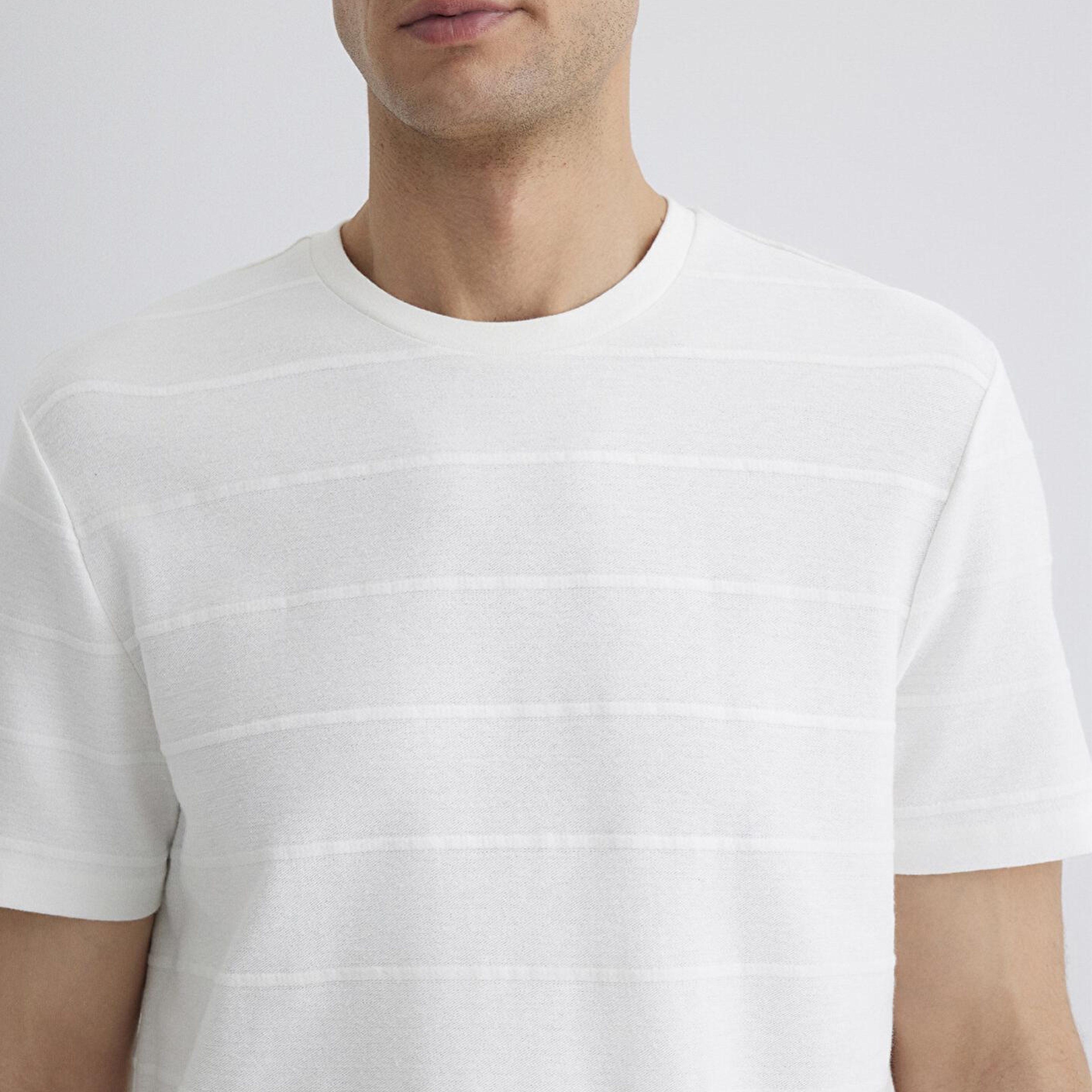 Mavi Çizgi Detaylı Beyaz Tişört Regular Fit / Normal Kesim 0611409-70057