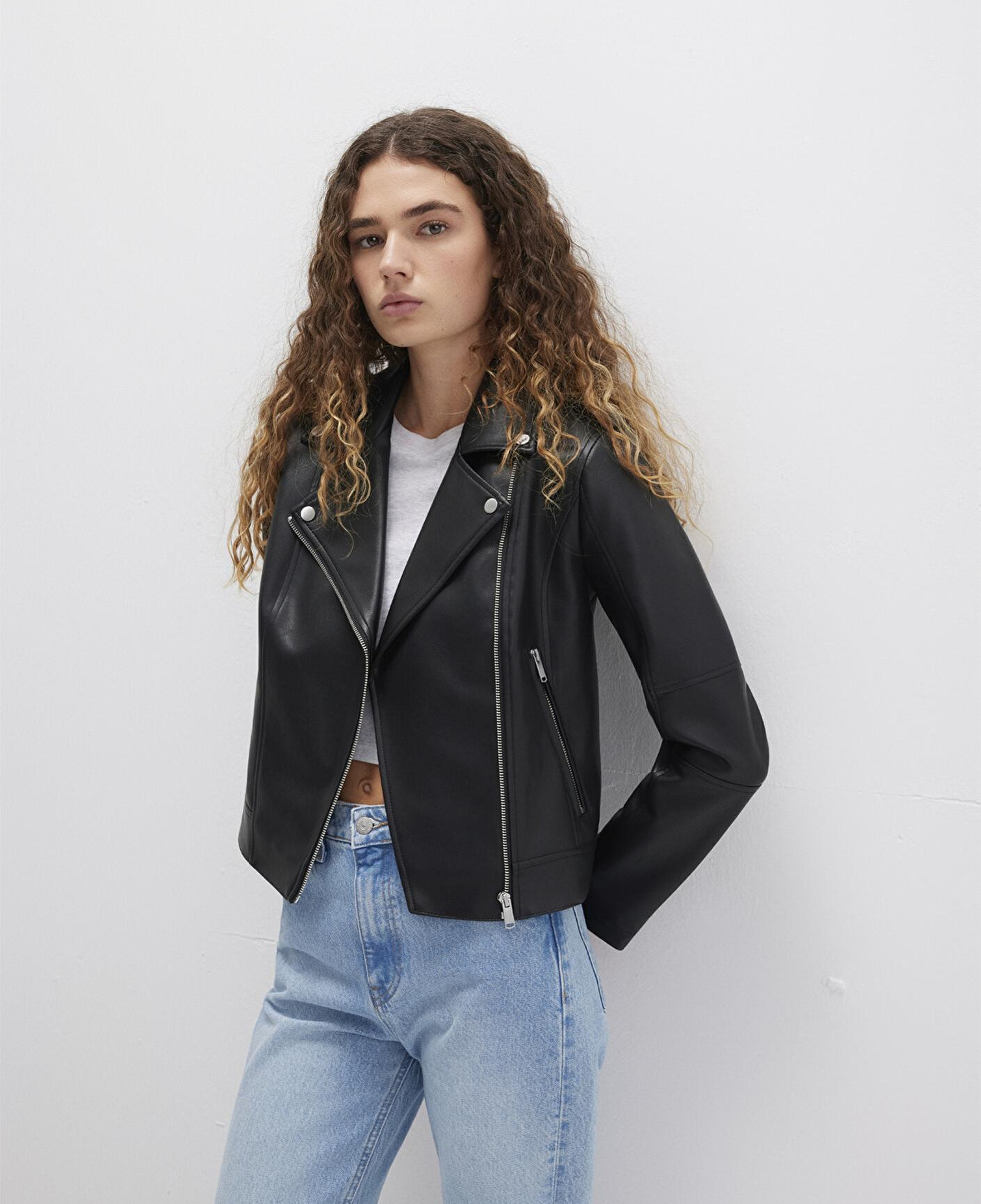 Mavi Biker Yaka Siyah Suni Deri Ceket Fitted / Vücuda Oturan Kesim 1110221-900