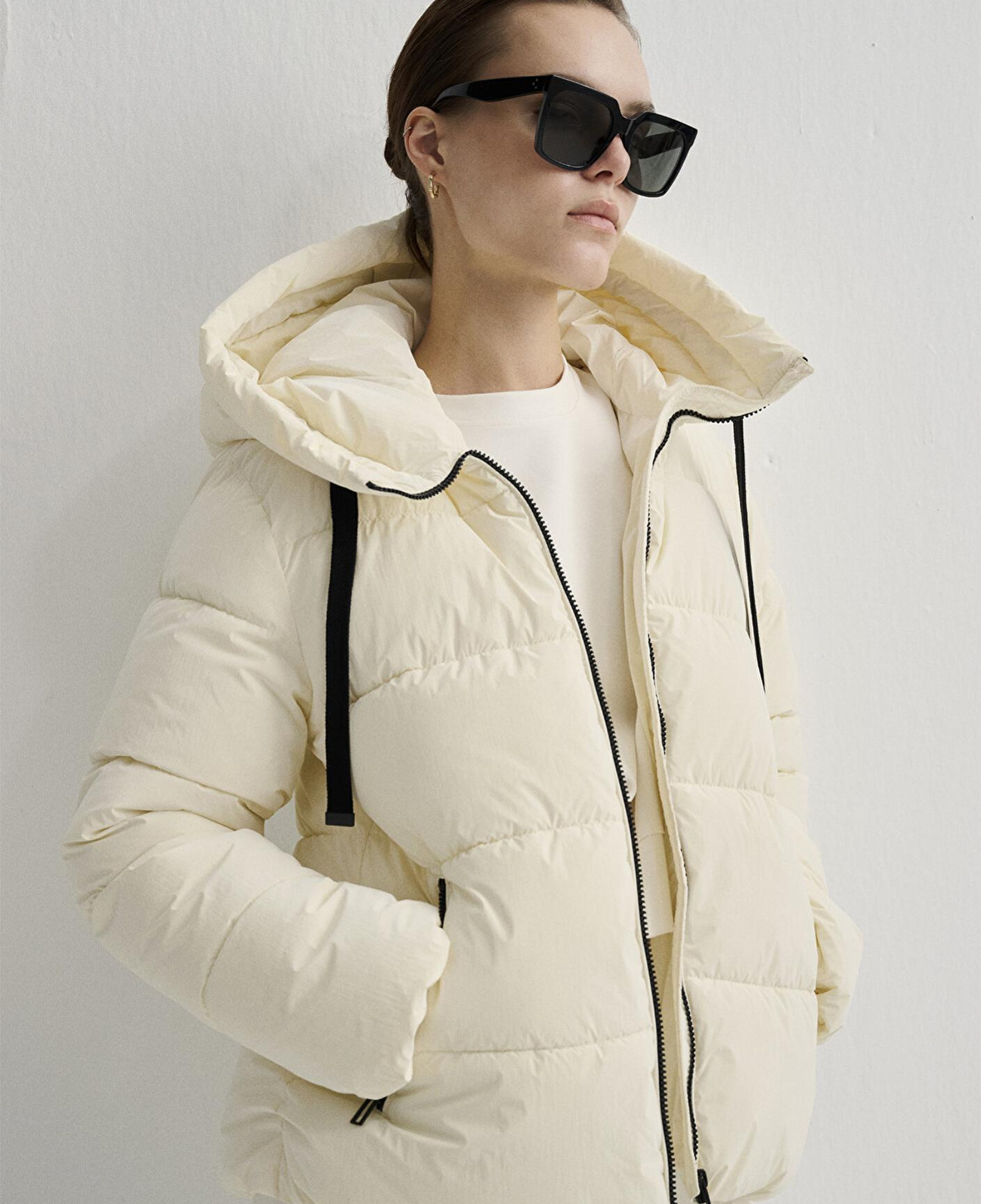 Mavi Kapüşonlu Ekru Şişme Mont 1110043-83043