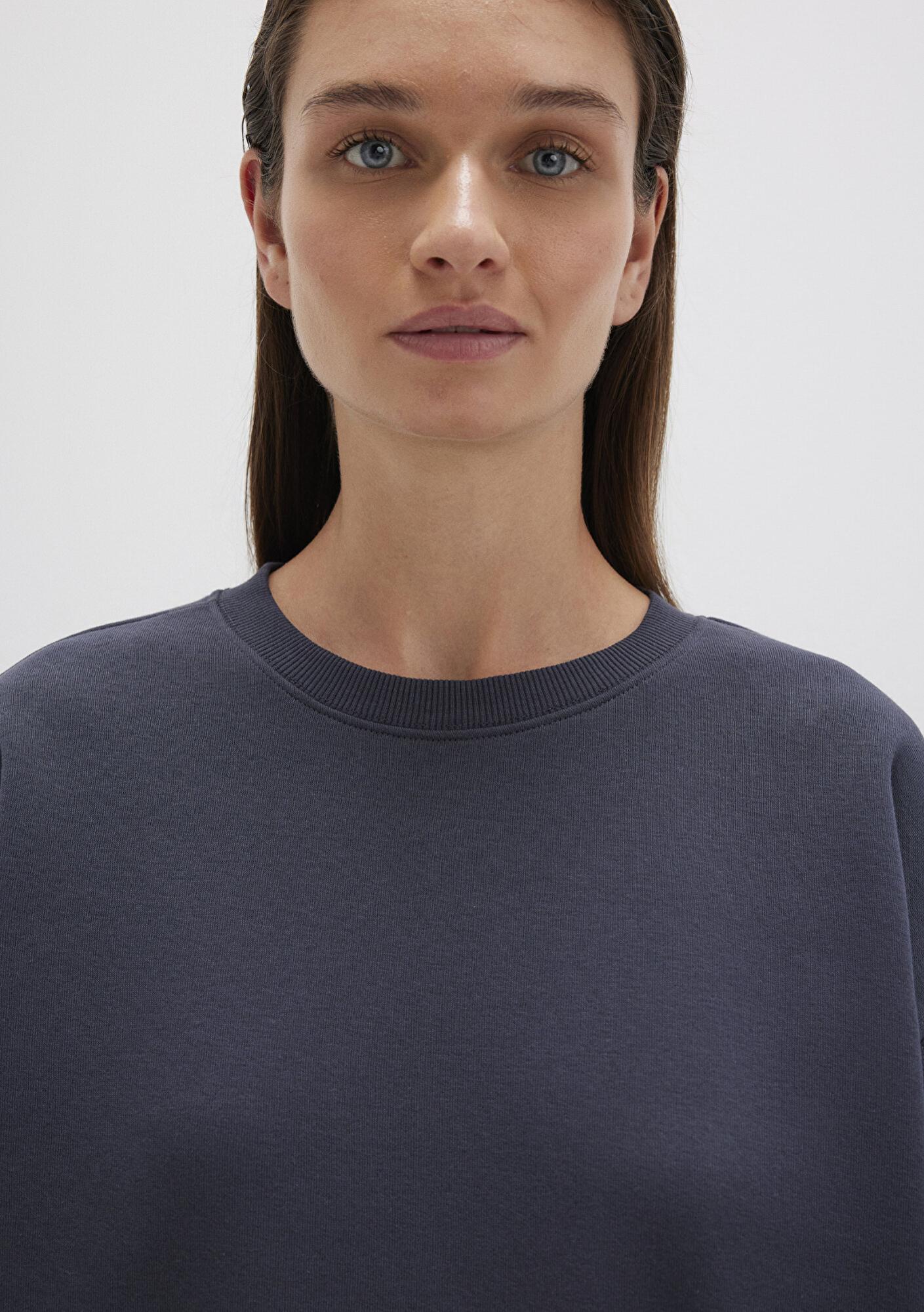 Mavi Bisiklet Yaka Lacivert Basic Sweatshirt 1610198-70726