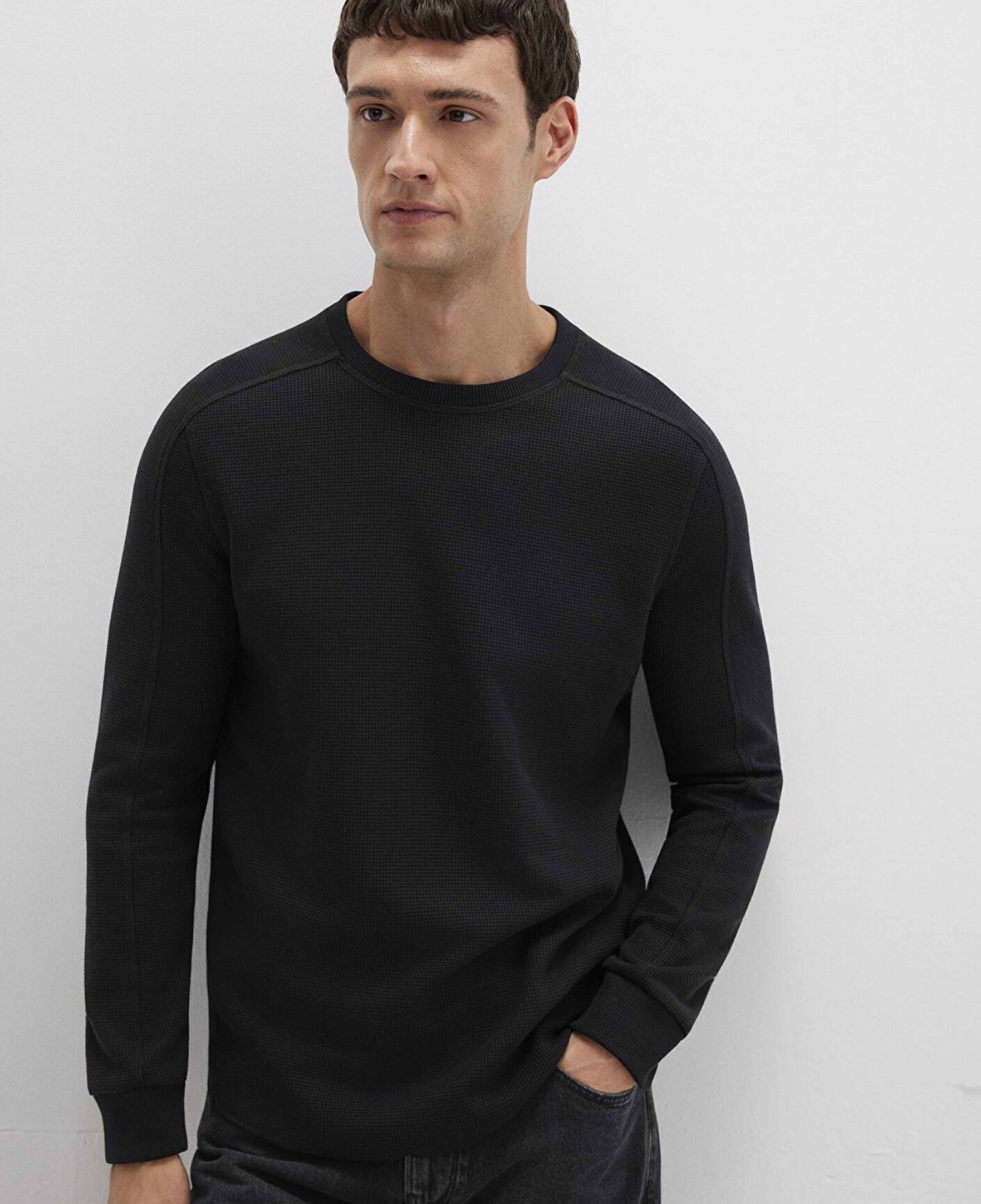 Mavi Uzun Kollu Dokulu Siyah Basic Tişört Slim Fit / Dar Kesim 0610106-900