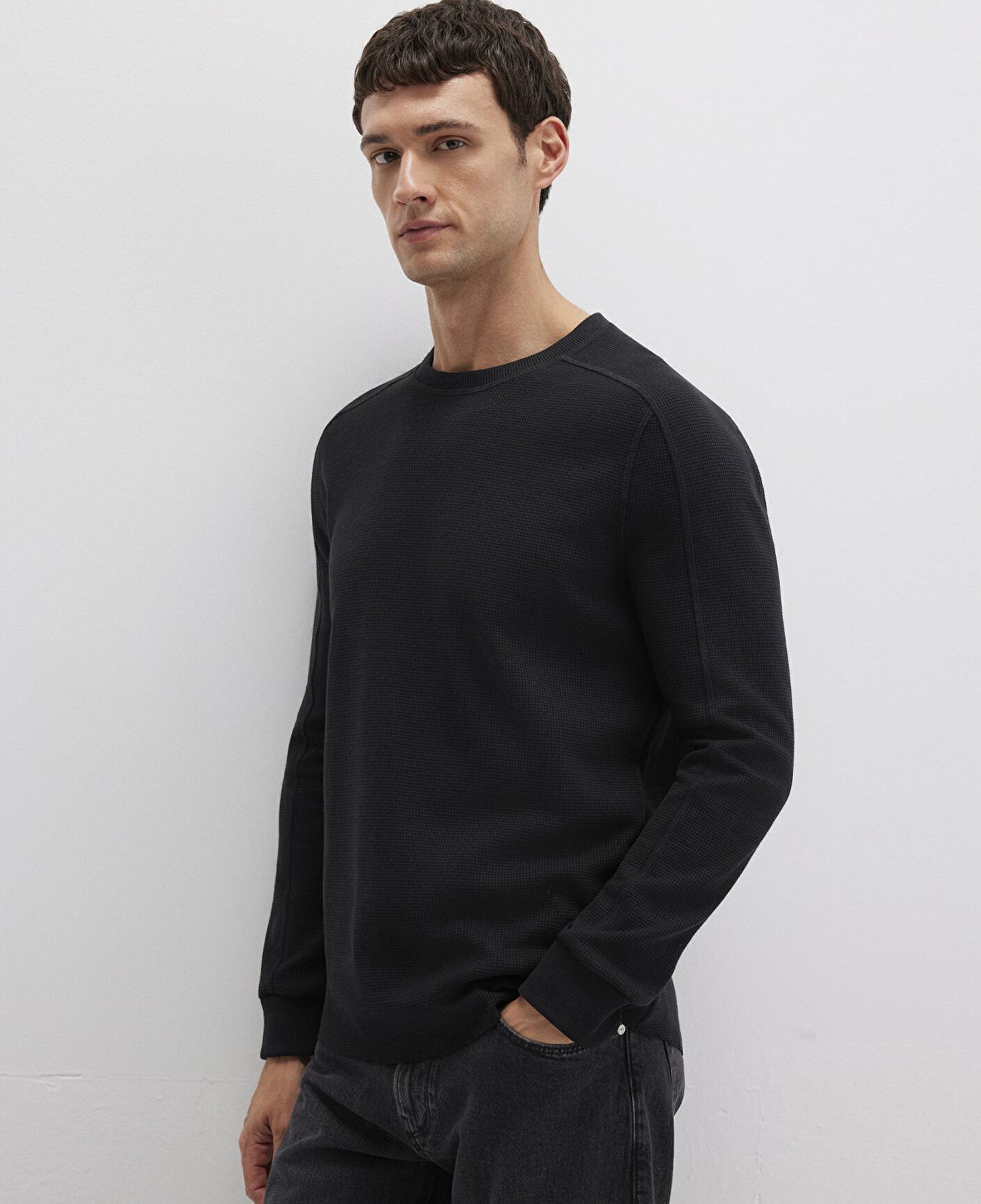 Mavi Uzun Kollu Dokulu Siyah Basic Tişört Slim Fit / Dar Kesim 0610106-900