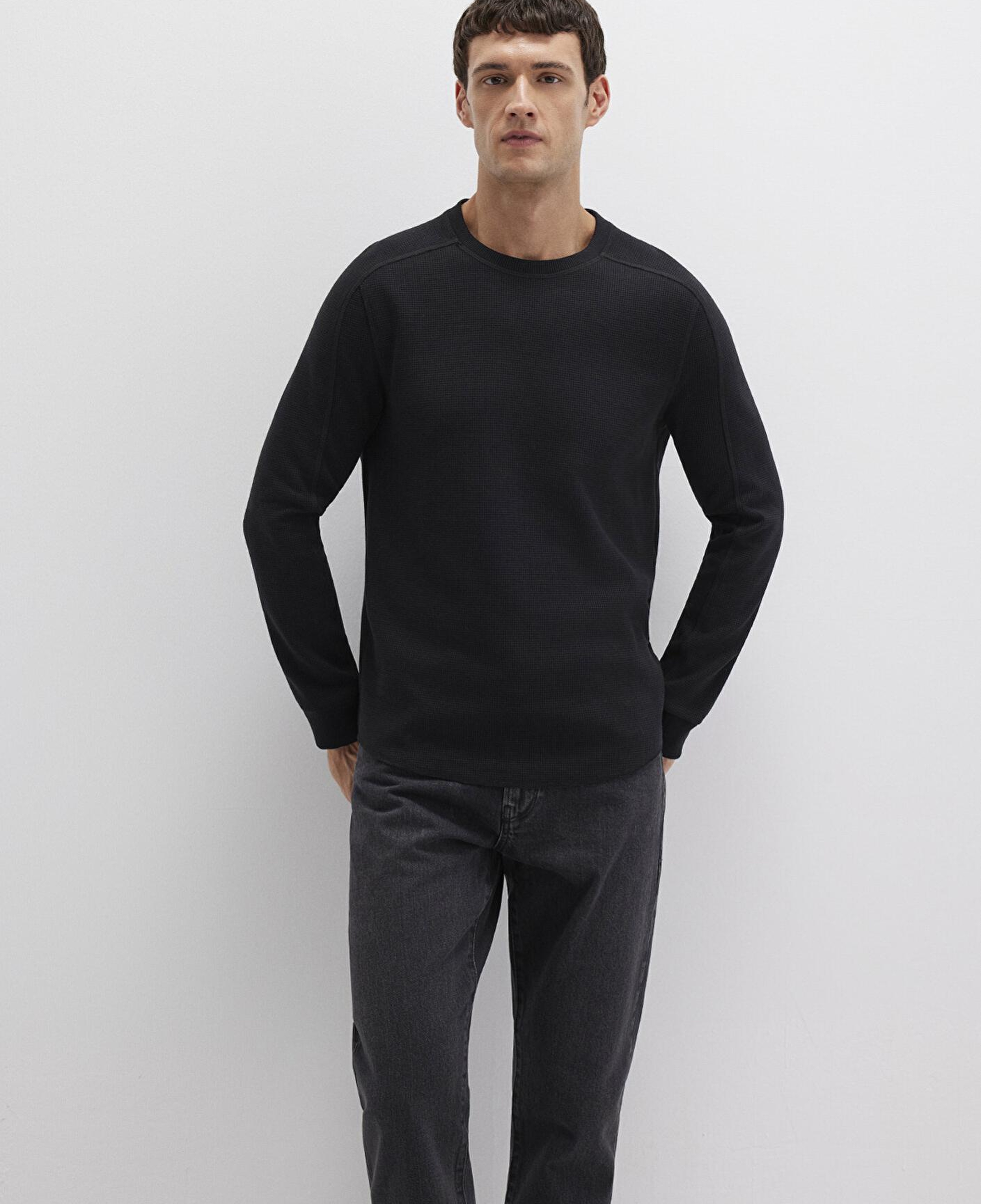 Mavi Uzun Kollu Dokulu Siyah Basic Tişört Slim Fit / Dar Kesim 0610106-900