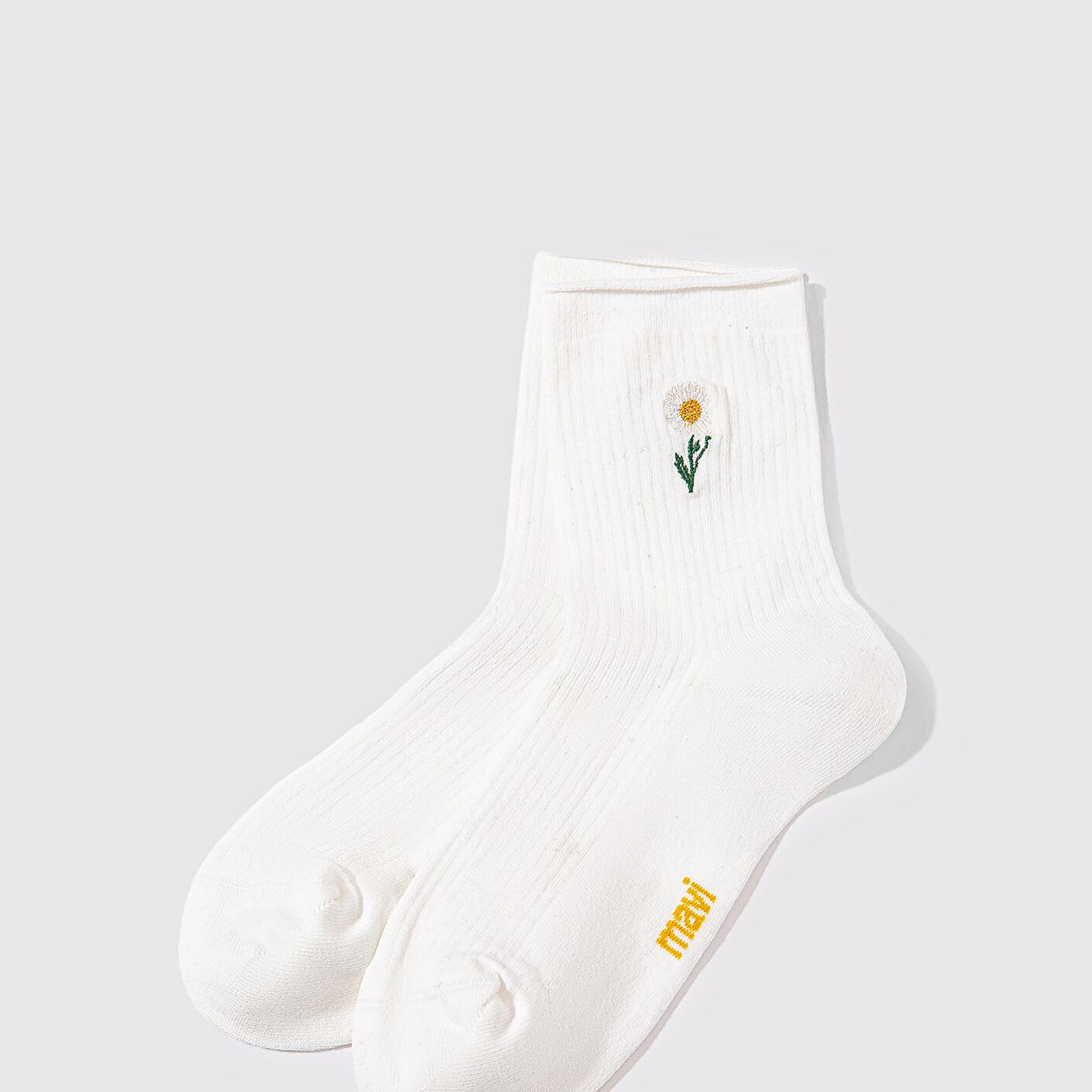 Mavi Çiçek Nakışlı Ekru Soket Çorap 1911371-34523