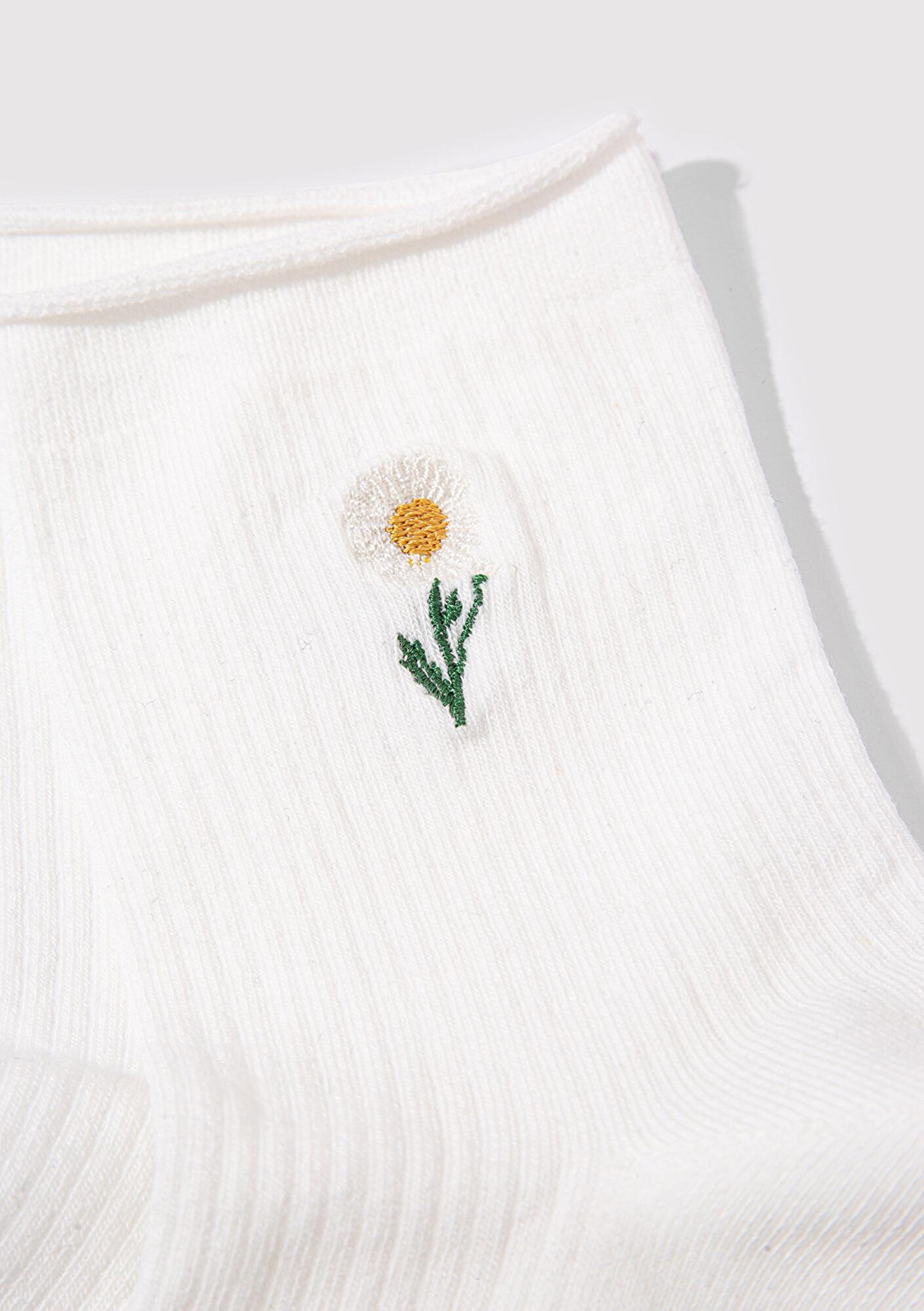 Mavi Çiçek Nakışlı Ekru Soket Çorap 1911371-34523